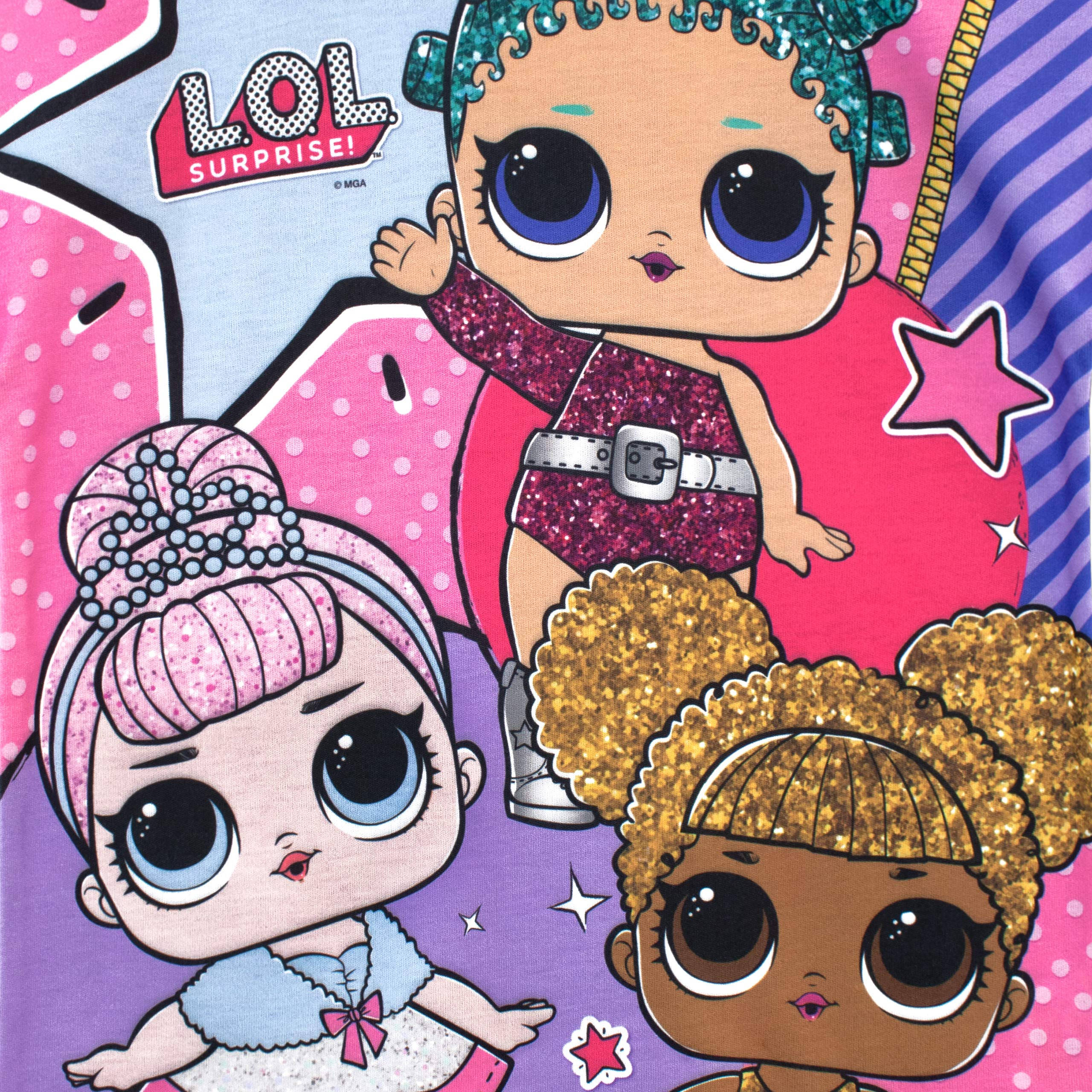 Lol Doll 桌布 壁紙 — 三個閃亮的LOL Surprise娃娃，擁有超大眼睛和彩色髮型，在帶有星星的鮮豔粉紅、紫色和藍色背景前擺姿勢。