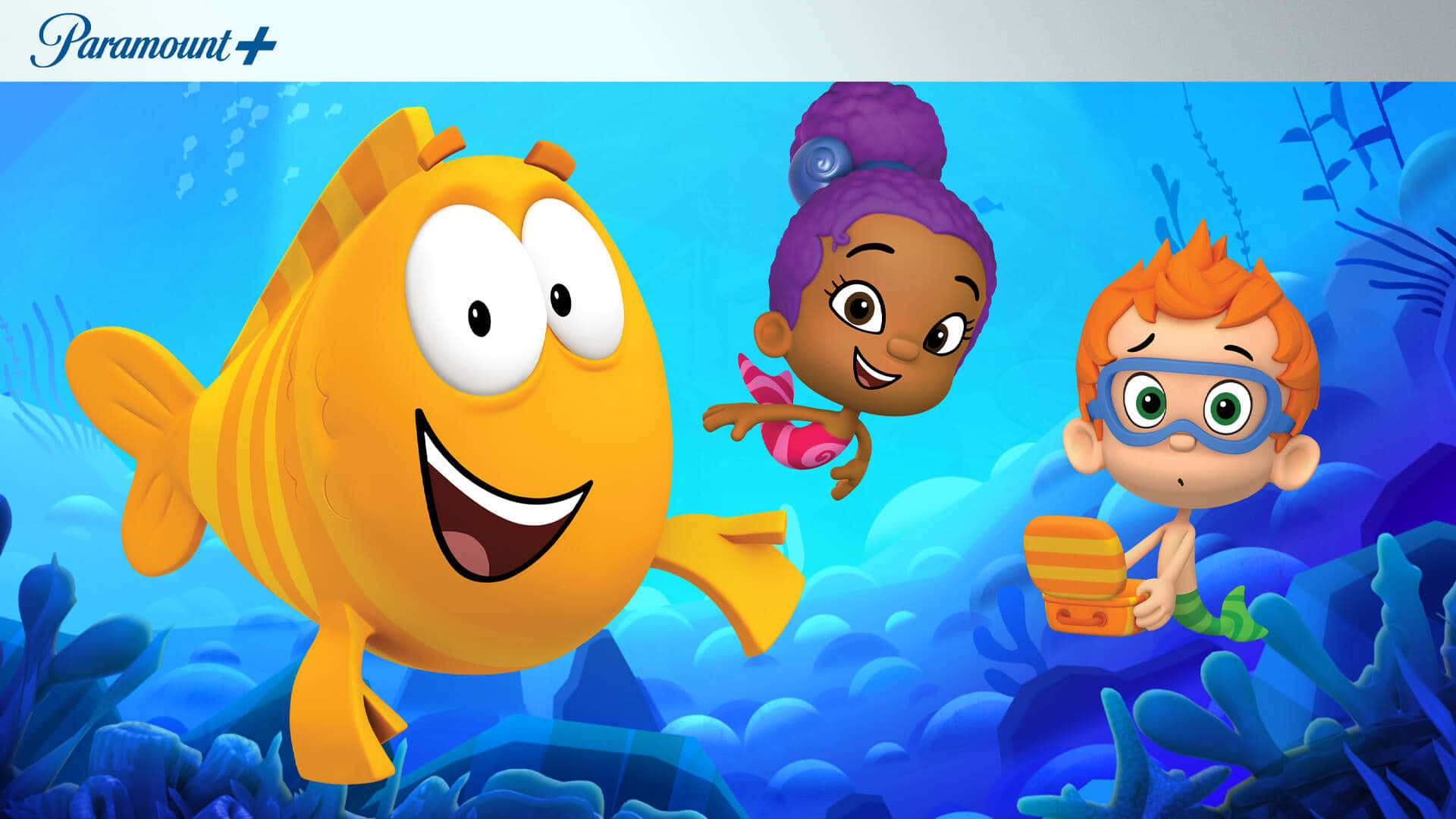 Bubble Guppies 桌布 壁紙 — 三個開心的卡通角色在充滿活力的藍色海洋場景中，與珊瑚和氣泡一起在水下游泳。