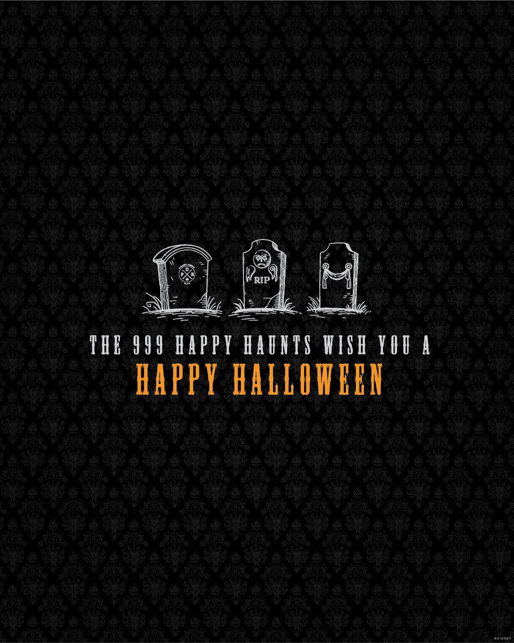 Halloween Phone 桌布 壁紙 — 三個陰森的墓碑，帶有骷髏頭和 RIP 圖案，放在草地上，背景是黑色錦緞圖案，帶有橙色和白色的萬聖節文字。