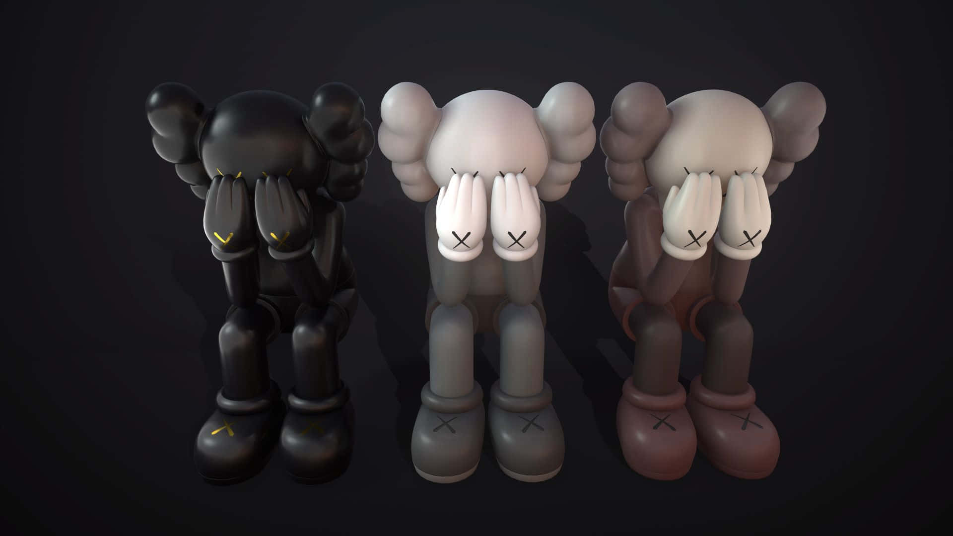 kaws companion 桌布 壁紙 — 三個風格化的KAWS人偶，黑色、灰色和棕色，並排站立，雙手遮住眼睛，背景為深色。