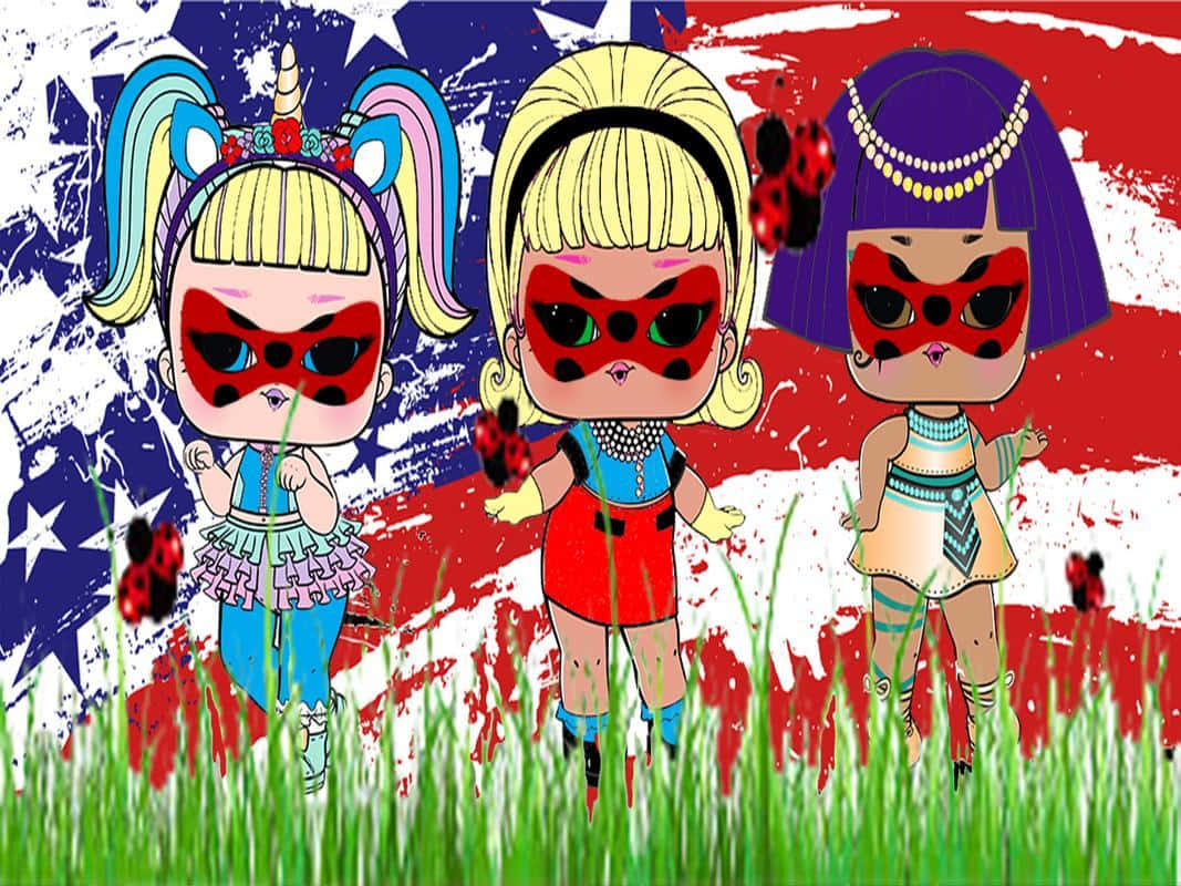 Lol Dolls 桌布 壁紙 — 三個風格化的卡通女孩戴著瓢蟲面具，站在草地上，背景是破損的美國國旗。