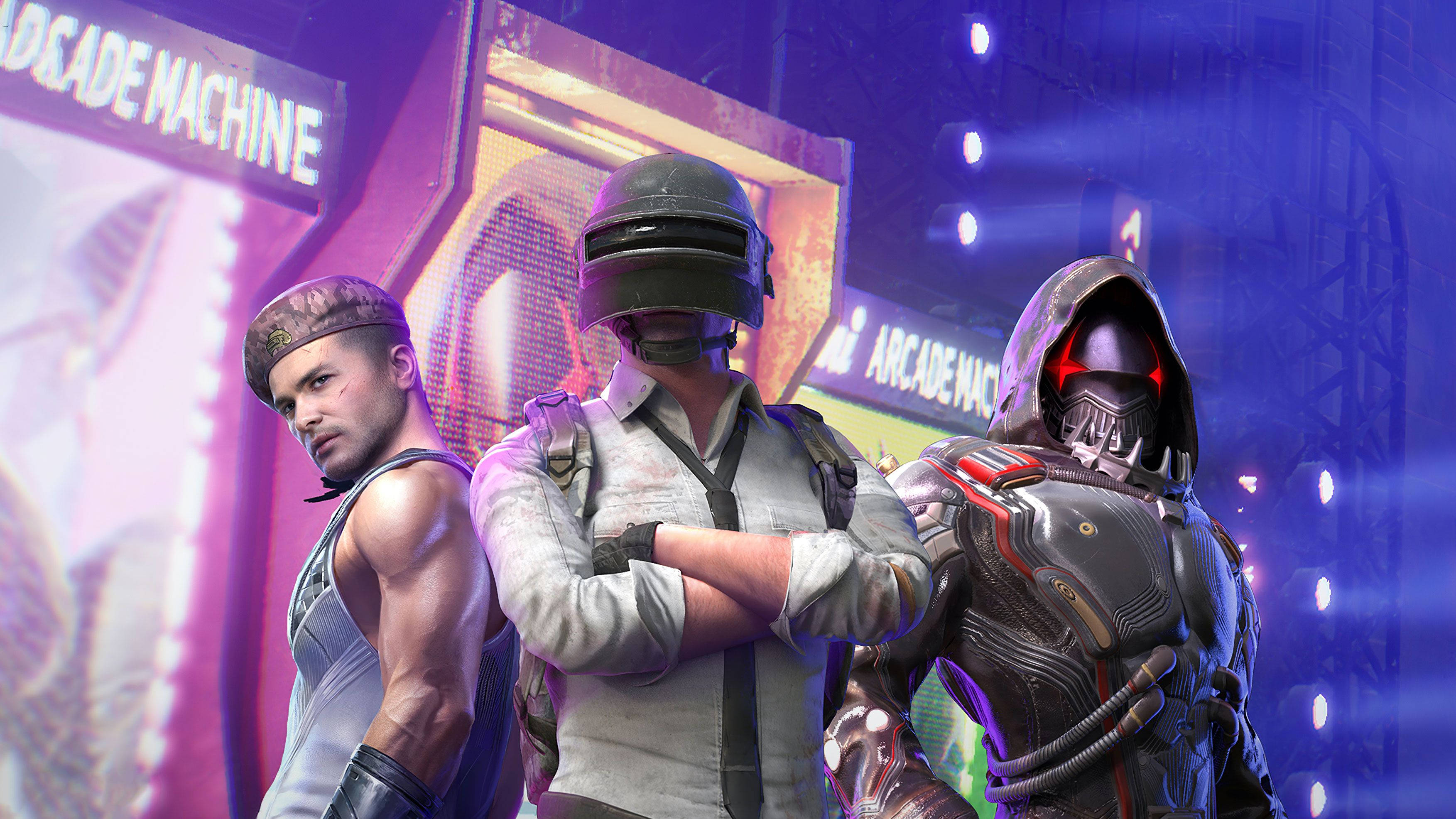 Playerunknown's Battlegrounds 桌布 壁紙 — 三個風格化的電子遊戲角色自信地站在一個充滿霓虹燈、發光招牌和鮮豔紫色燈光的遊戲機中心。