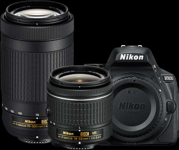 相機 桌布 壁紙 — 三個黑色Nikon DSLR相機鏡頭和一個相機機身，在純黑背景上展示。