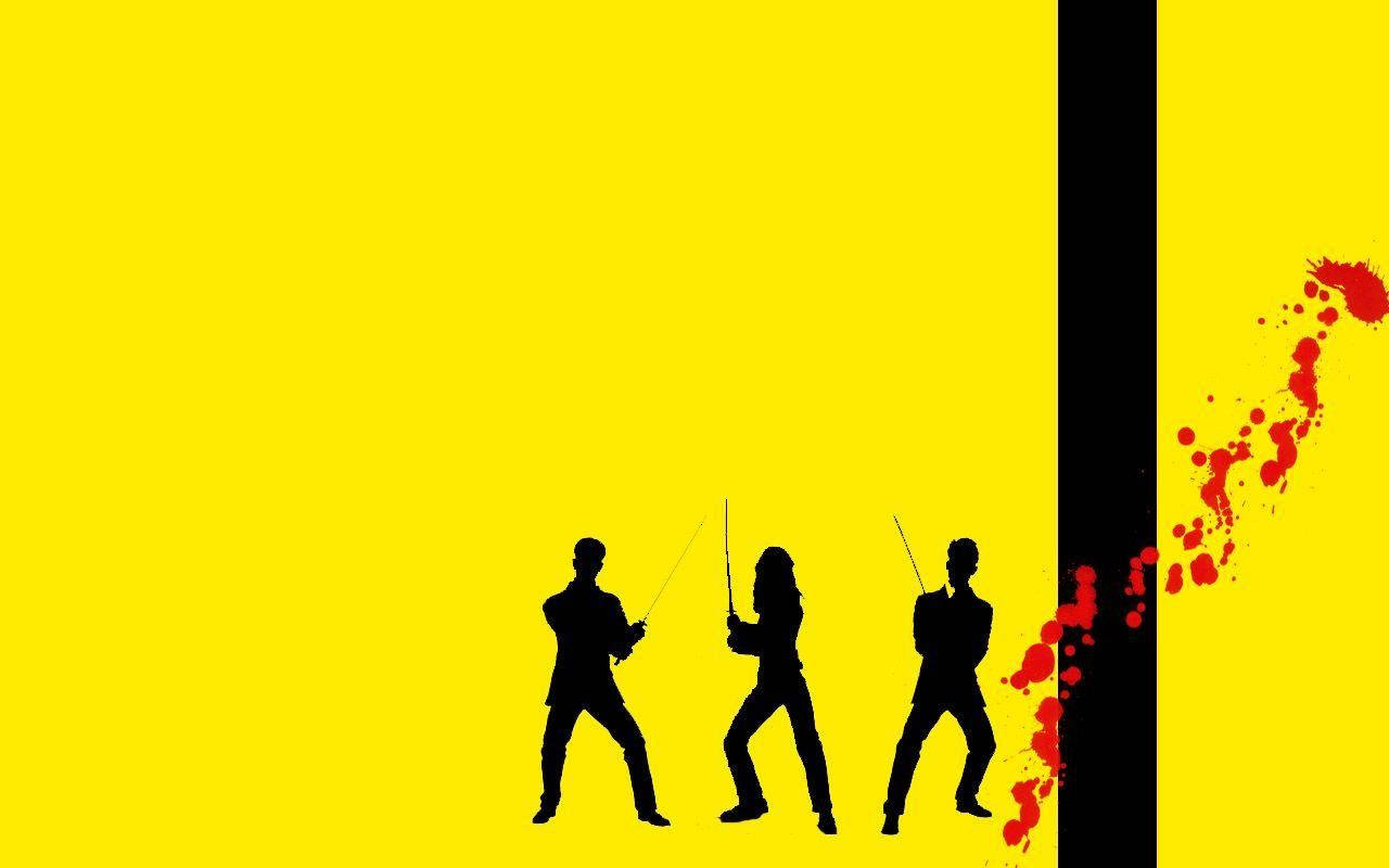 Kill Bill 桌布 壁紙 — 三個黑色剪影劍士在明亮的黃色背景上對戰，帶有紅色飛濺點綴。
