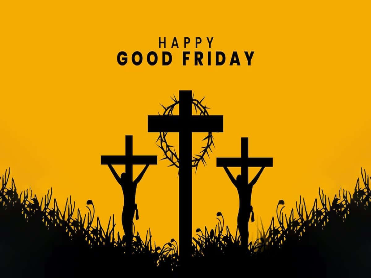 Friday 桌布 壁紙 — 三個黑色十字架帶有剪影人物，矗立在充滿活力的黃色天空前，上方有 'HAPPY GOOD FRIDAY' 文字。