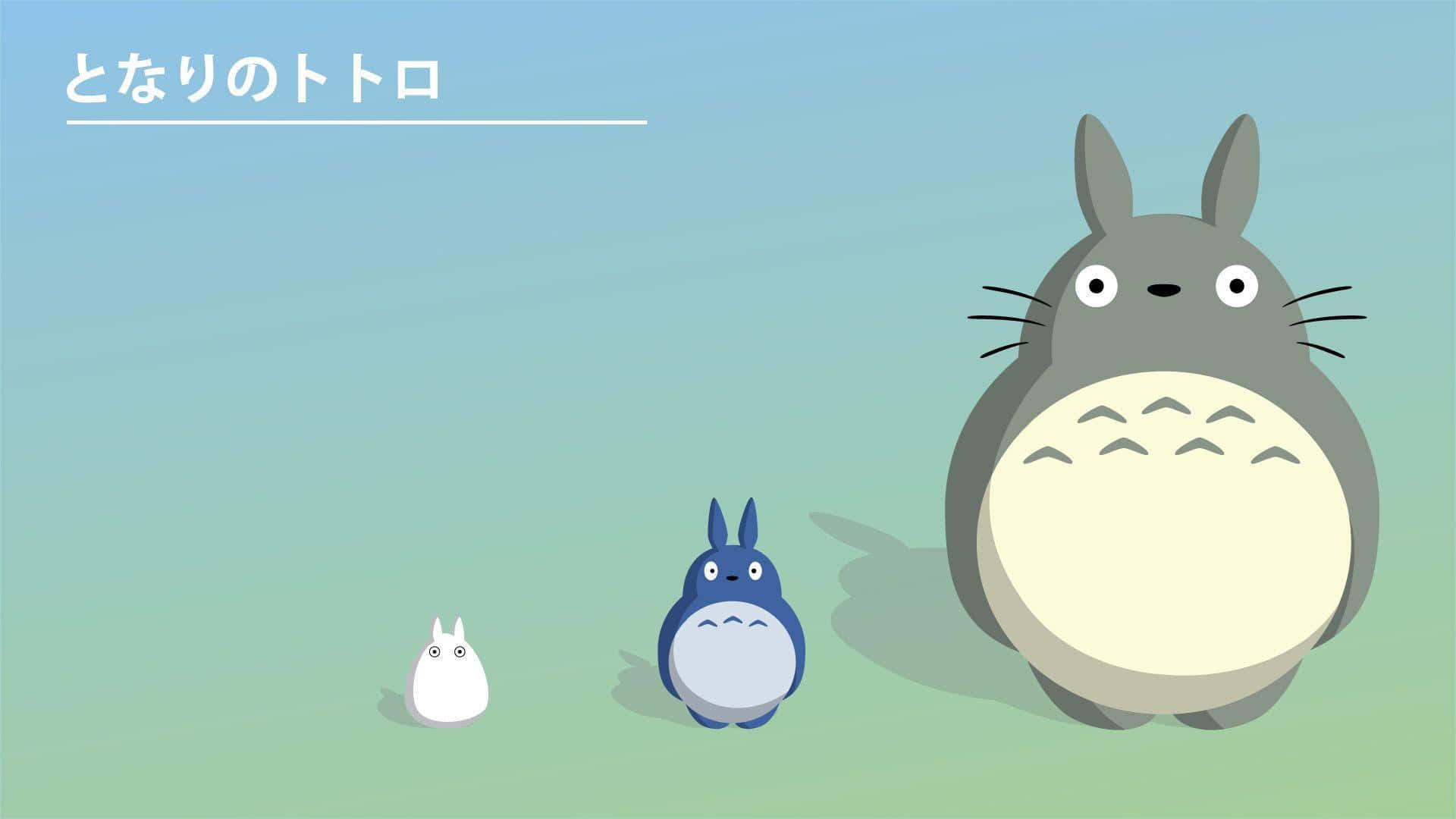 三個龍貓角色在柔和漸變場地中，帶有日文文字。 — 龍貓 GIF 壁紙