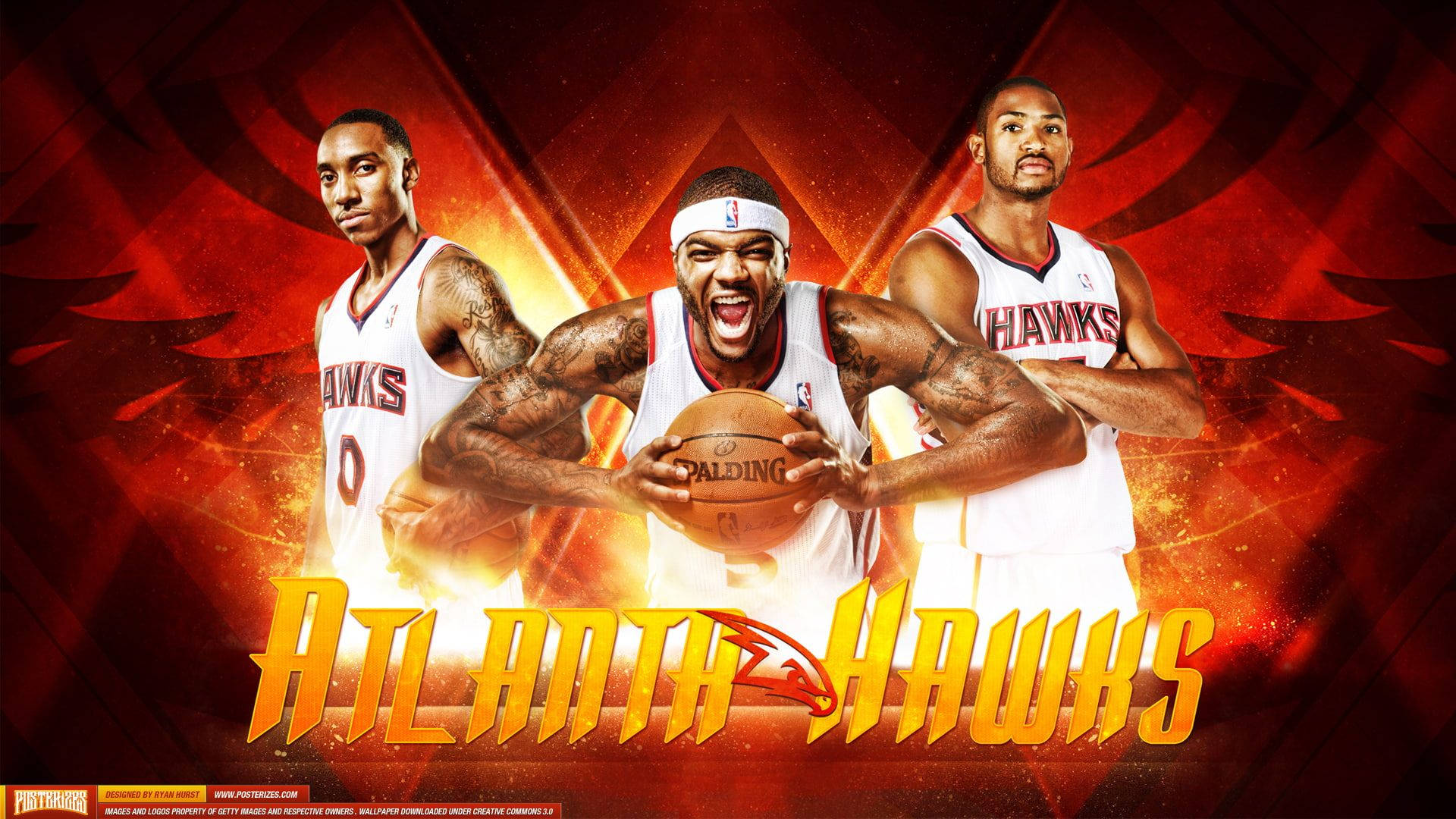 Hawks 桌布 壁紙 — 三名亞特蘭大老鷹隊籃球運動員在火紅和橙色的抽象背景前動態擺姿勢，帶有發光效果。