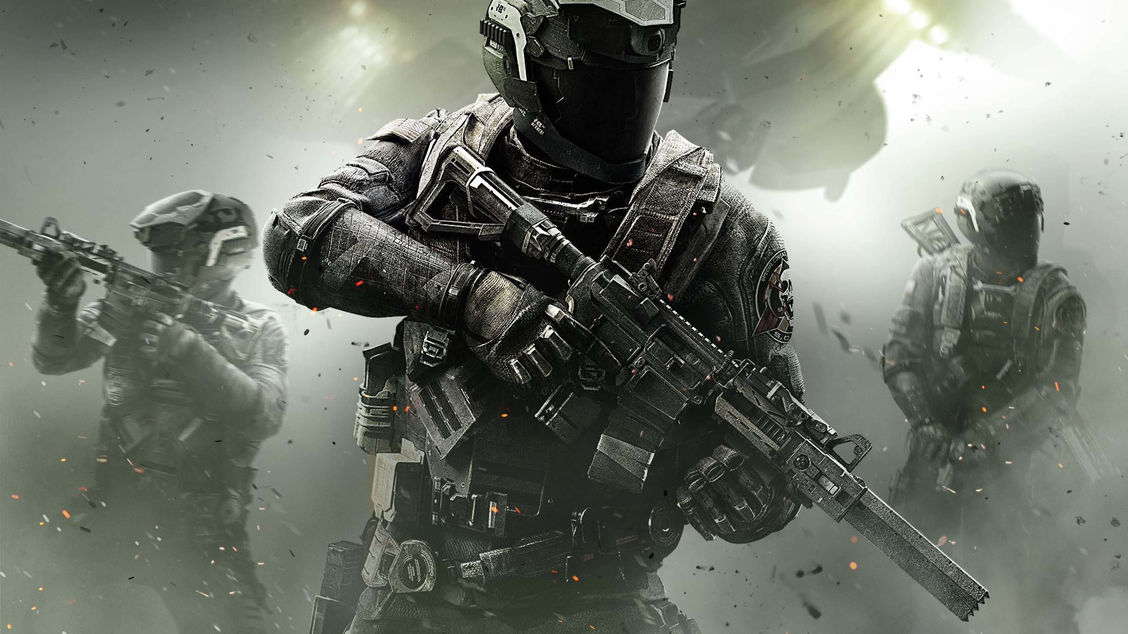 Cod 桌布 壁紙 — 三名全副武裝的士兵身穿戰術裝備，在煙霧彌漫的戰場上準備就緒，周圍火花四濺。