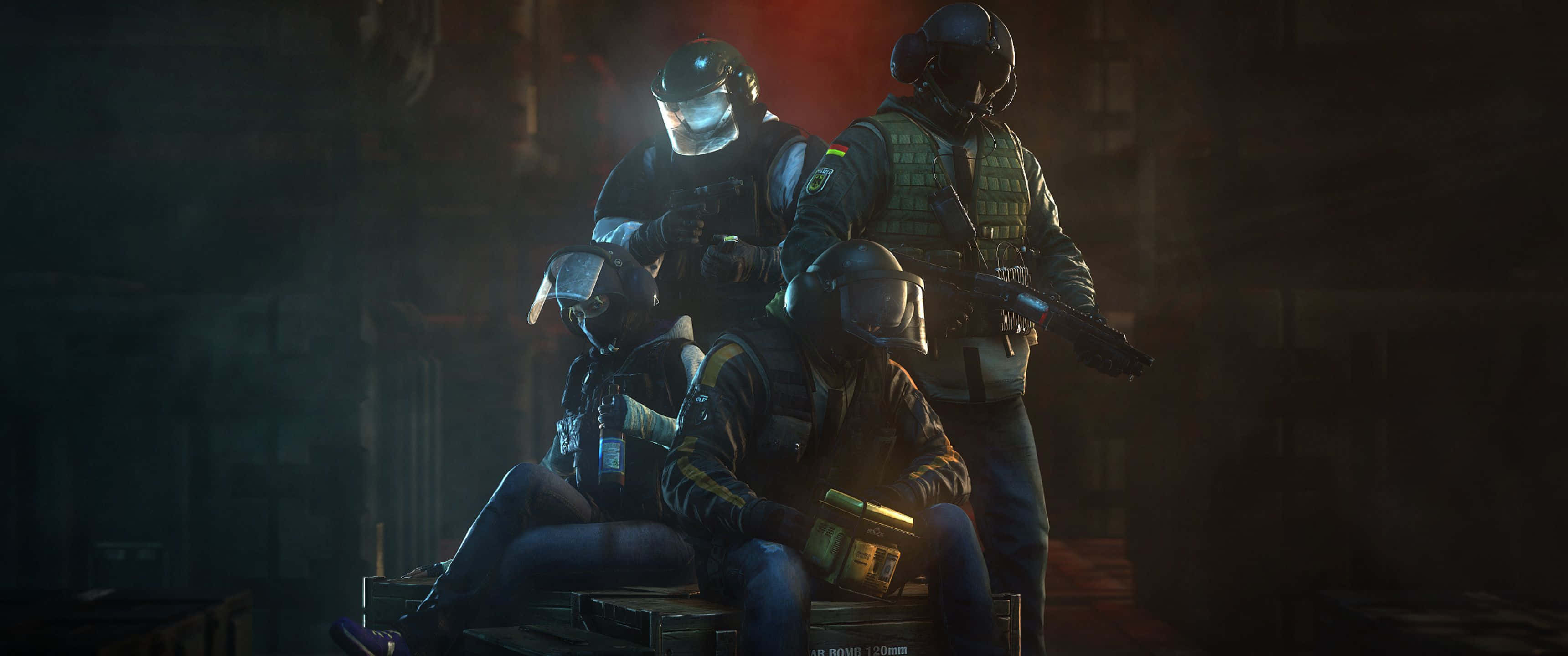 3440x1440p Rainbow Six Siege 桌布 壁紙 — 三名全副武裝的戰術士兵在昏暗的工業環境中保持警覺，周圍有紅色環境照明。
