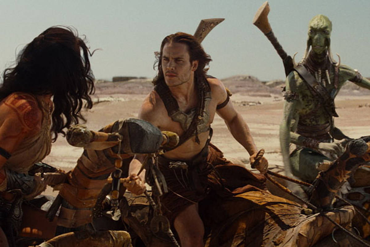 john carter 桌布 壁紙 — 三名戰士在沙漠平原上騎著裝甲野獸，天空朦朧，遠處有廢墟。