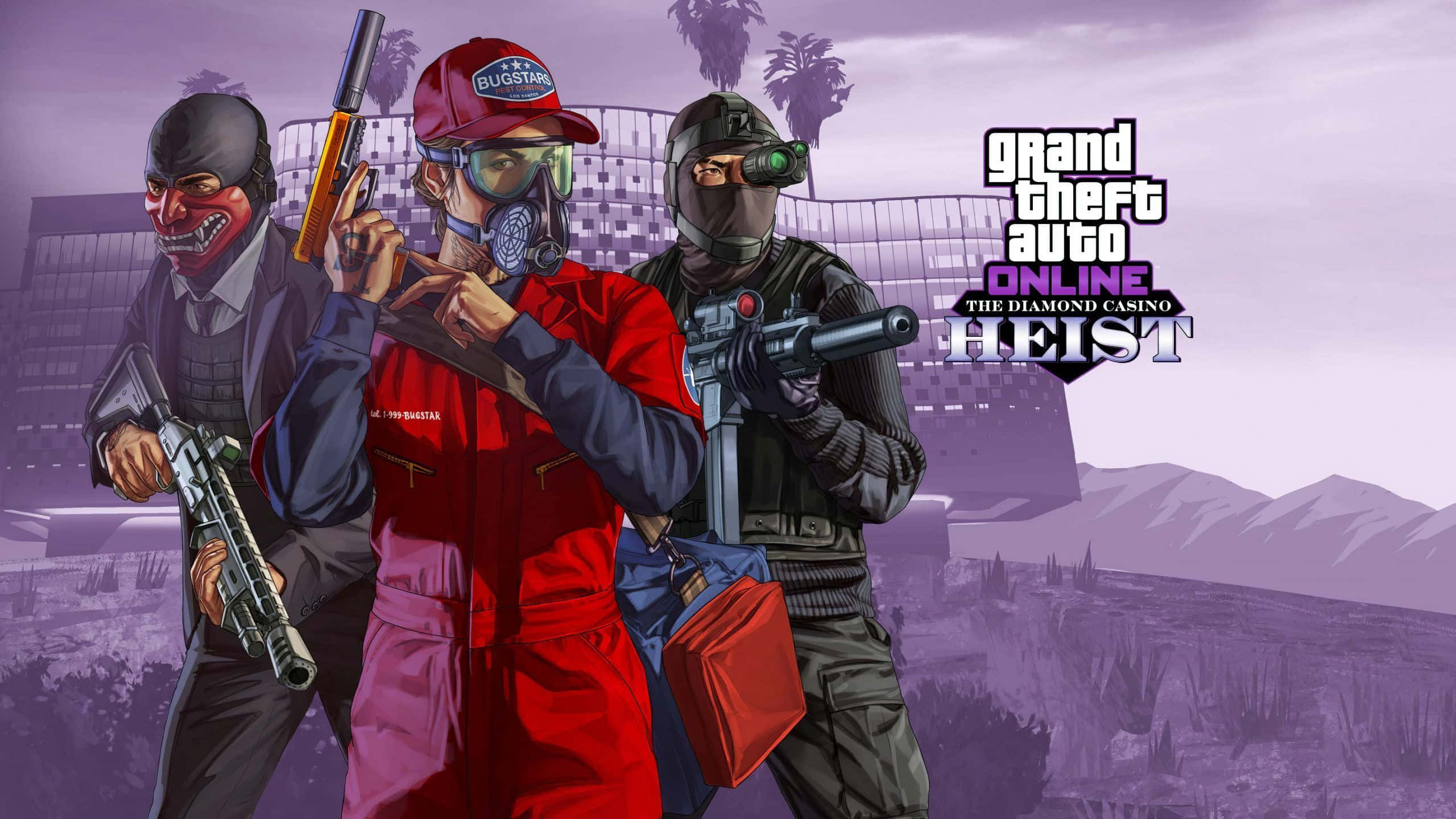 Gta Online 桌布 壁紙 — 三名戴面具的武裝劫匪身穿紅色裝備，在紫色調的沙漠賭場背景下持武器擺姿勢。