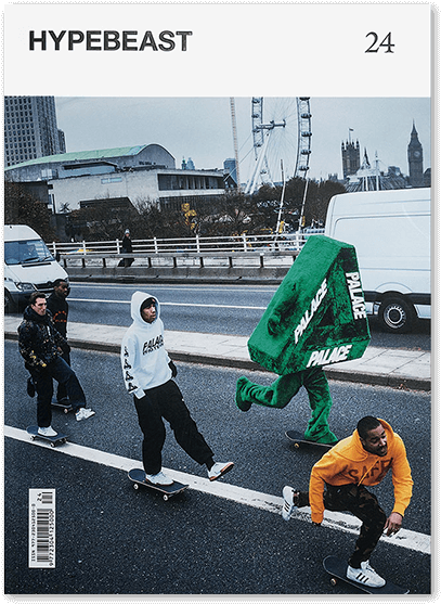 雜誌 桌布 壁紙 — 三名滑板手沿著城市街道滑行，一個巨大的綠色Palace品牌盒子人跳躍在他們旁邊。