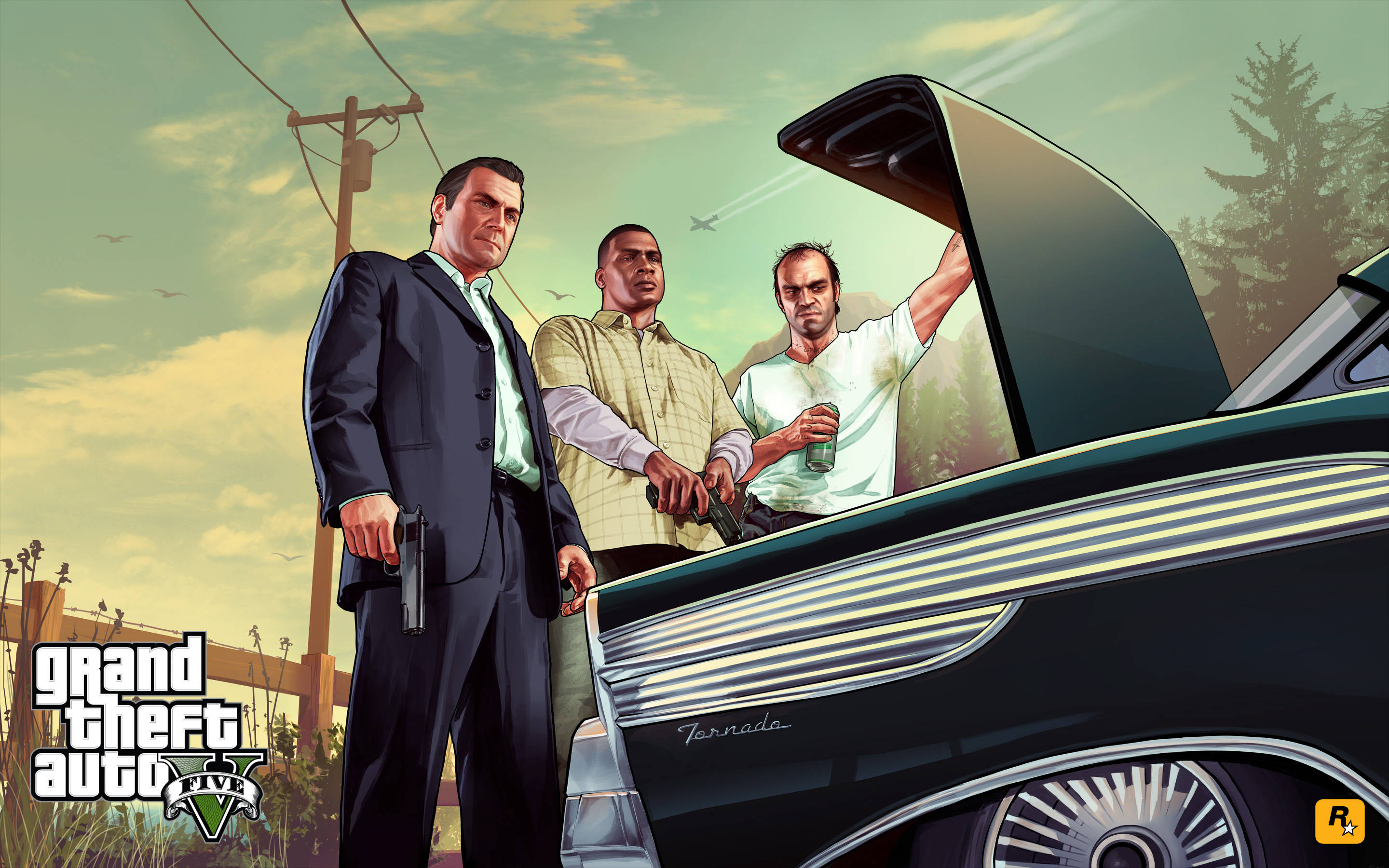 4K gta 5 桌布 壁紙 — 三名男子站在一輛黑色經典汽車旁，後車箱打開，一人持槍，另一人手持飲料，天空多雲。