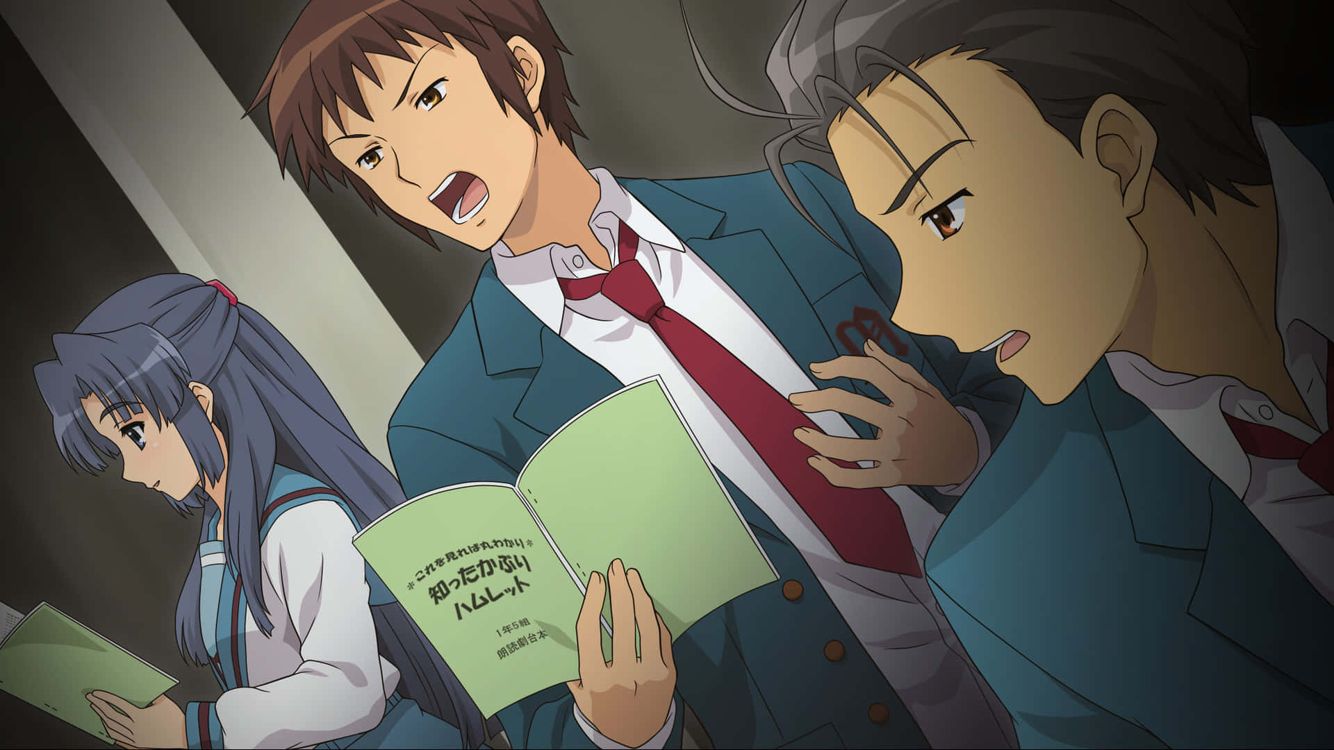 Haruhi Taniguchi 桌布 壁紙 — 三名穿著校服的動漫學生在燈光昏暗的走廊中手持打開的書本，做出戲劇性的反應。