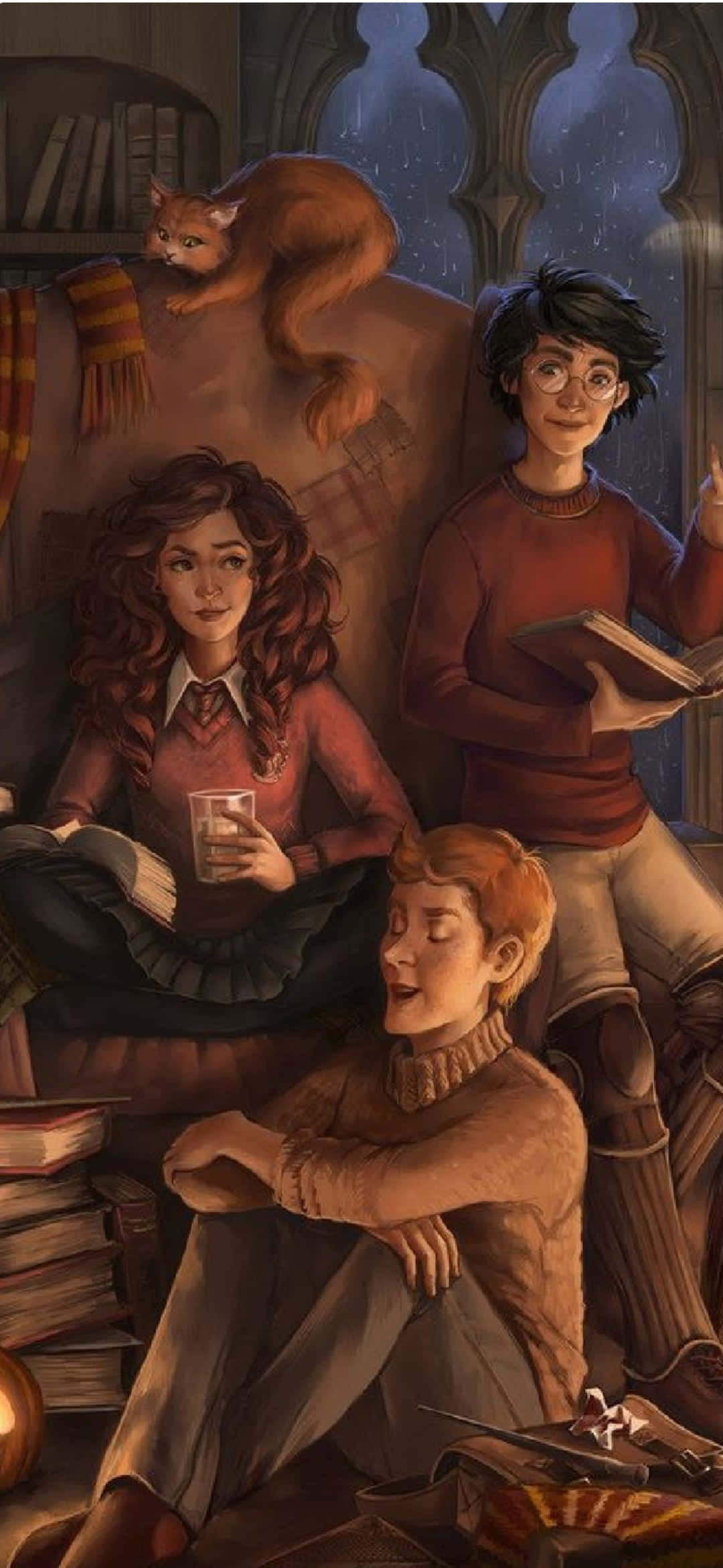 Golden Trio 桌布 壁紙 — 三名穿著霍格華茲長袍的學生在舒適的圖書館角落放鬆，一隻薑黃色的貓棲息在書架上。