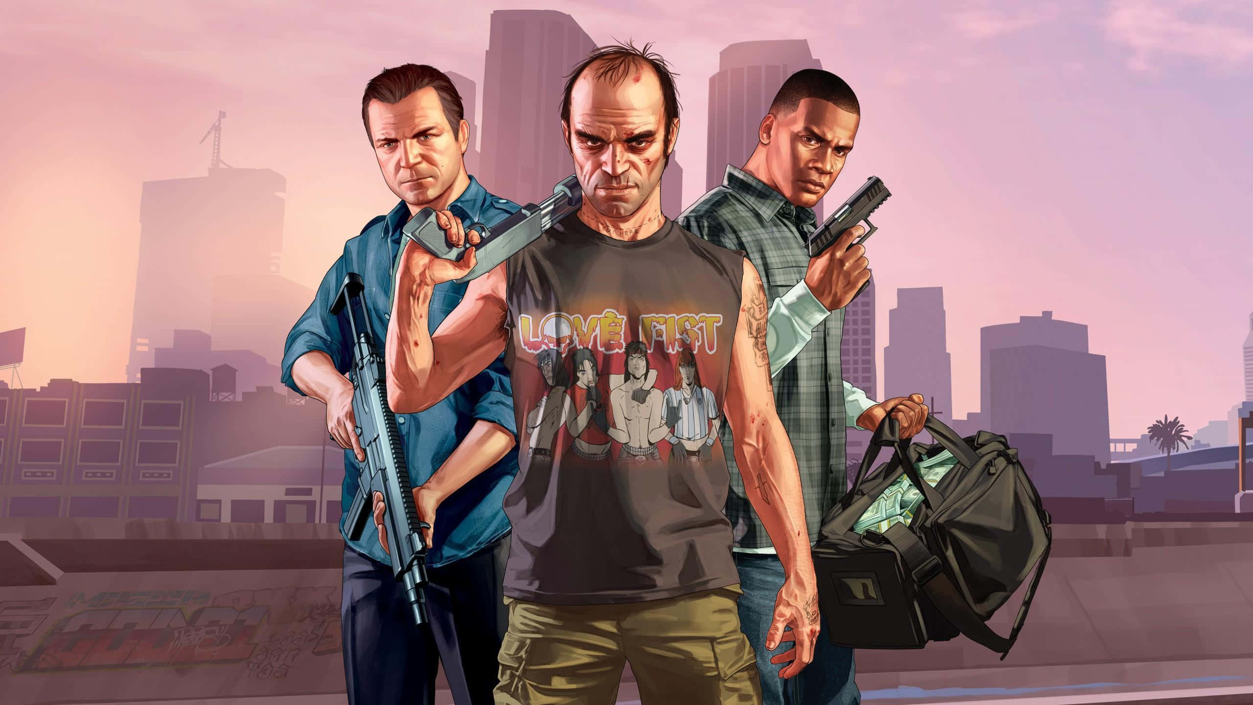 GTA 5 動圖 桌布 壁紙 — 三名粗獷的都市幫派分子在黃昏時分，手持武器站在屋頂上，背景是朦朧的城市天際線。
