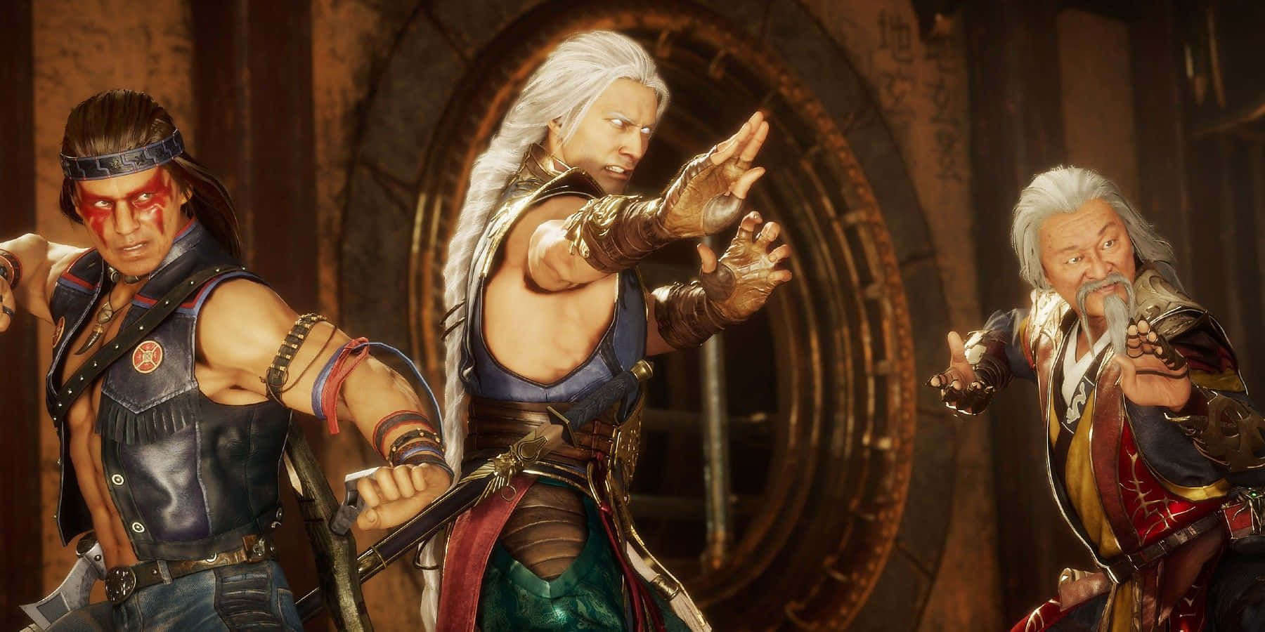 Mortal Kombat Fujin 桌布 壁紙 — 三名肌肉發達的戰士身著華麗盔甲，站在圓形石室中準備戰鬥。