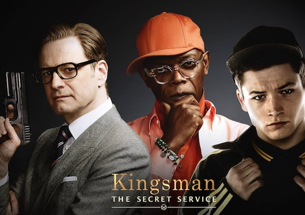 電影動圖 桌布 壁紙 — 三名衣著筆挺的 Kingsman 特務在黑暗背景下擺出強烈姿勢，一人手持手槍，另一人戴橙色帽子，第三人穿黑色外套。