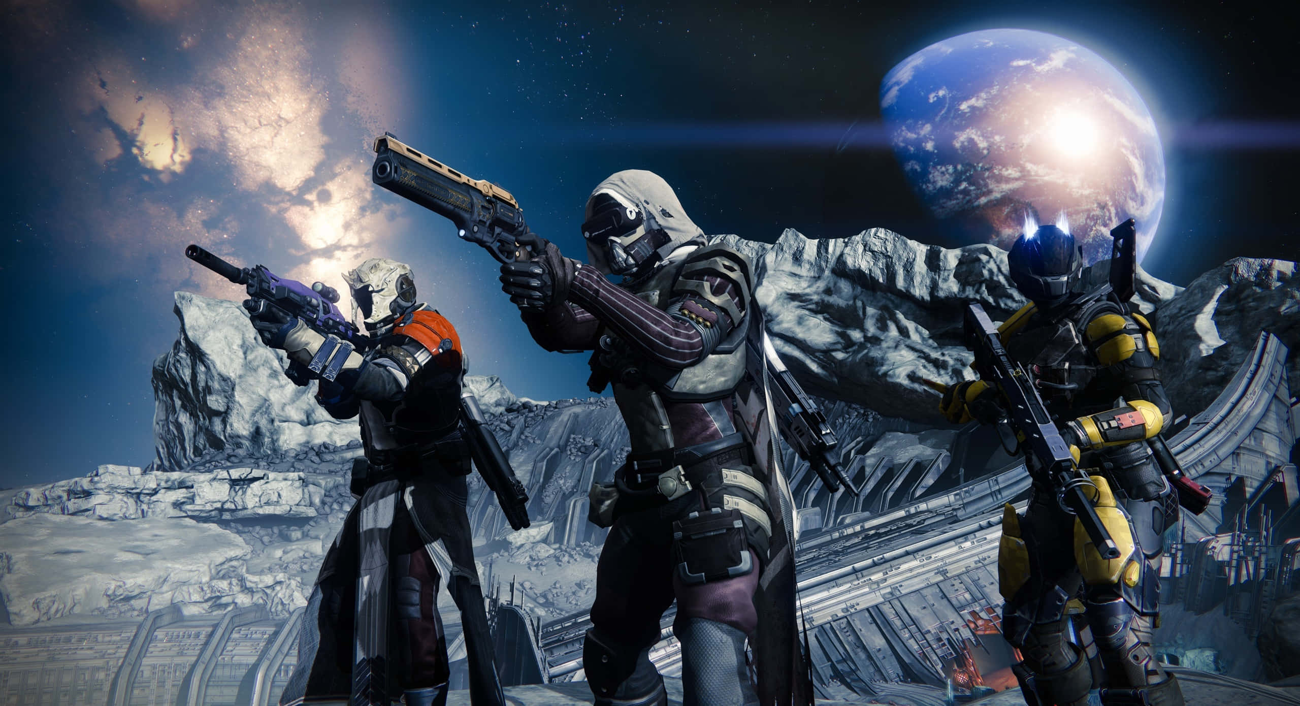 Destiny Characters 桌布 壁紙 — 三名裝甲太空士兵在一個積雪的外星行星上準備就緒，天空中有一顆發光的地球。