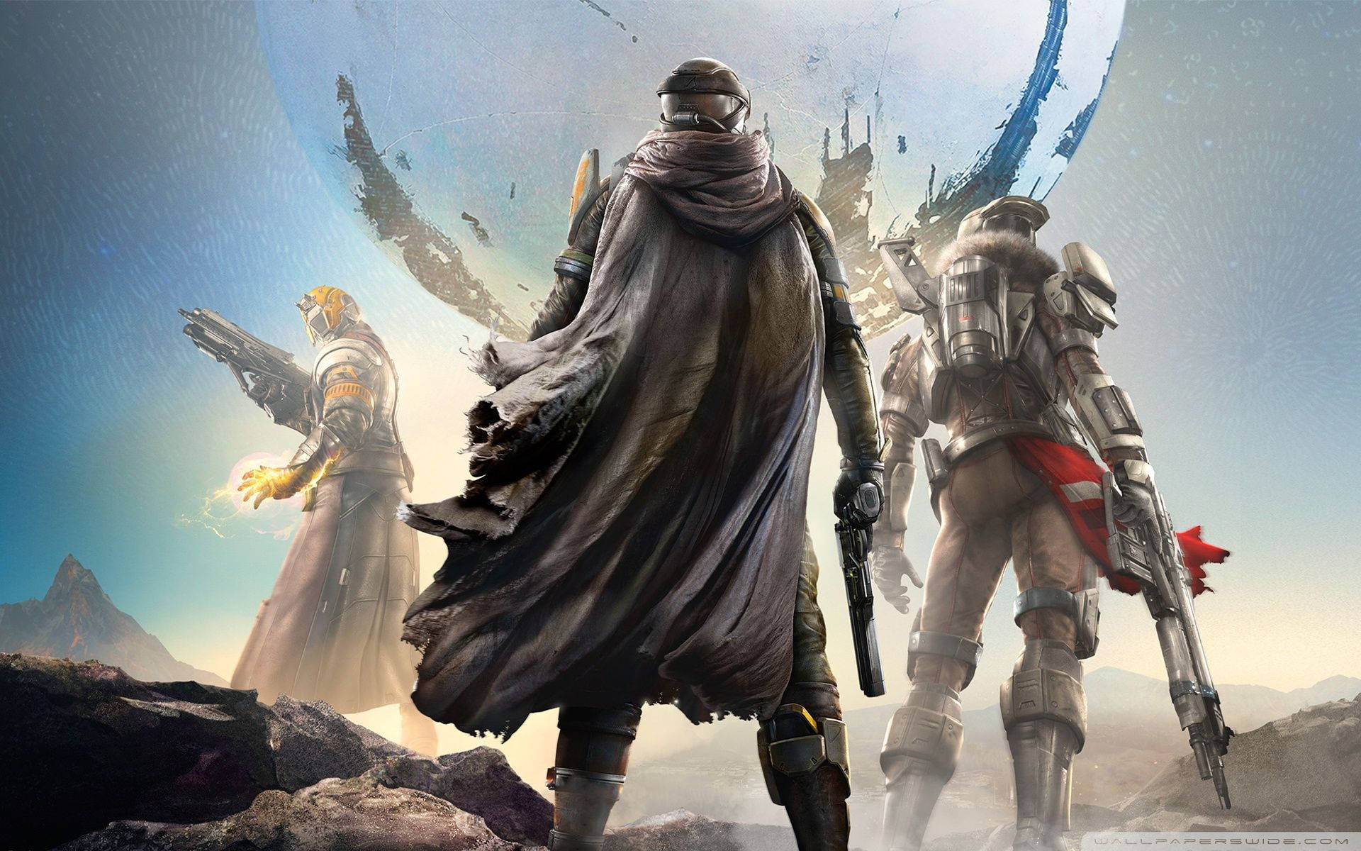 Destiny 桌布 壁紙 — 三名裝甲戰士站在岩石外星行星上，天空旋轉藍色，漂浮著廢墟。