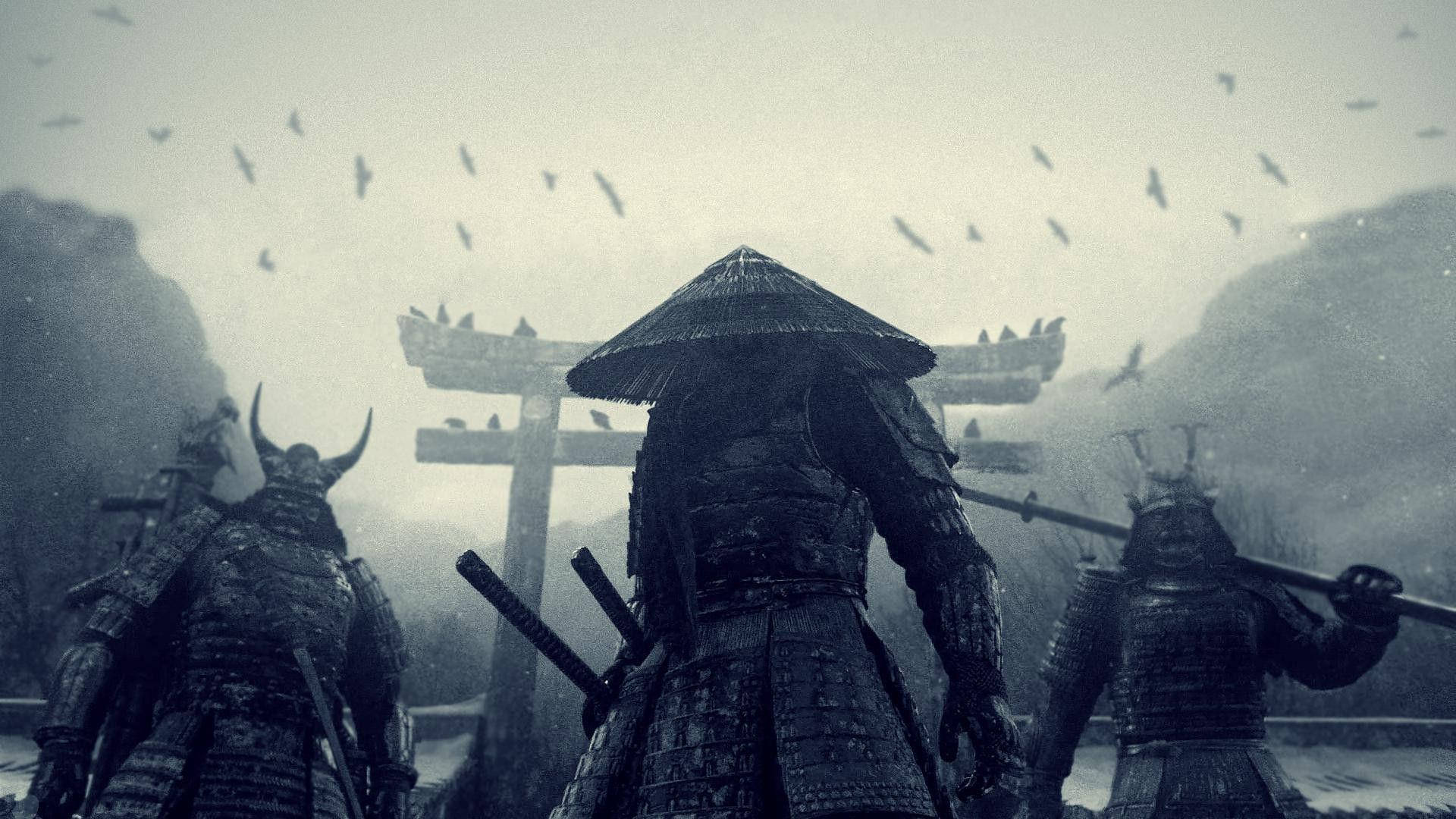 Samurai Art 桌布 壁紙 — 三名身穿全副盔甲的武士莊嚴地站在霧氣瀰漫的鳥居前，鳥兒在頭頂飛過，呈現單色調。