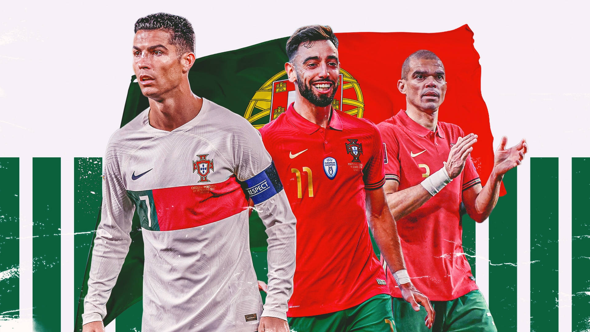 Portugal 桌布 壁紙 — 三名身穿國家隊球衣的葡萄牙足球員，自信地站在風格化的旗幟和綠色條紋背景前。