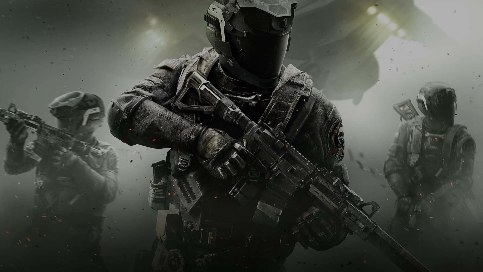 Call Of Duty Soldiers 桌布 壁紙 — 三名身穿戰術裝備的士兵在煙霧彌漫的戰場上準備好步槍，頭頂強烈的燈光照射著。