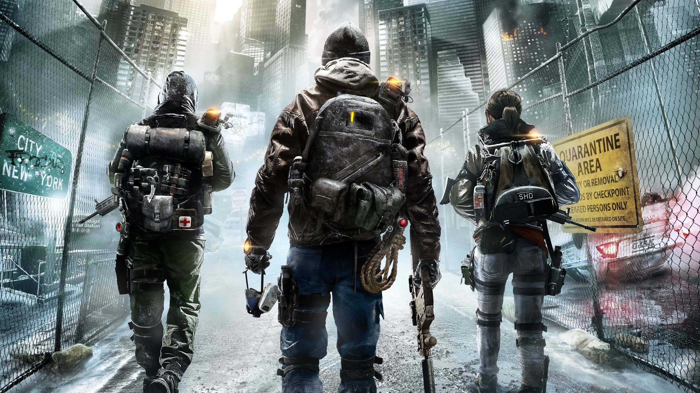 Best Gaming 桌布 壁紙 — 三名身穿戰術裝備的武裝倖存者，在紐約市一條破爛街道上，穿過圍欄隔離區。