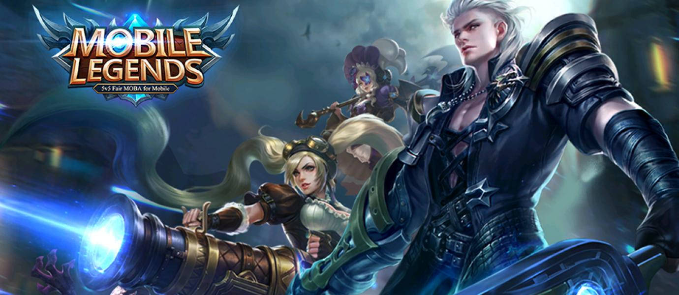 mobile legends logo 桌布 壁紙 — 三名身穿暗色盔甲的奇幻戰士，在暴風雨背景和發光藍色能量中準備戰鬥。