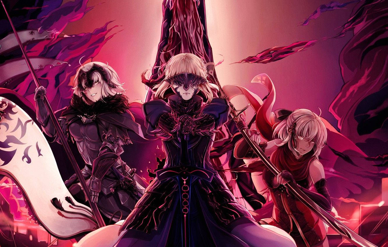 Fate/Grand Order 桌布 壁紙 — 三名身穿暗色鎧甲的動漫戰士，手持武器，站在旋轉的深紅和紫色魔法背景前。