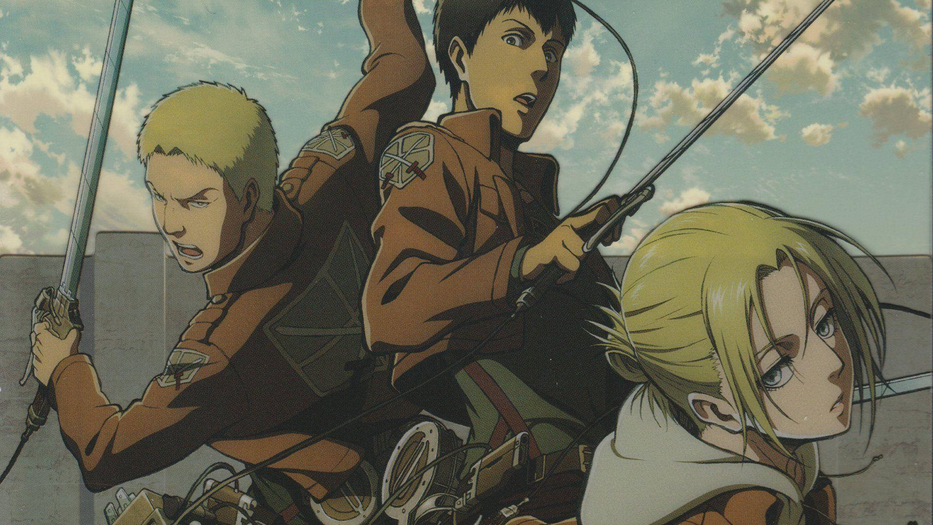 Reiner 桌布 壁紙 — 三名身穿棕色制服、意志堅定的動畫士兵在陰雲密佈的天空下揮舞劍和裝備。