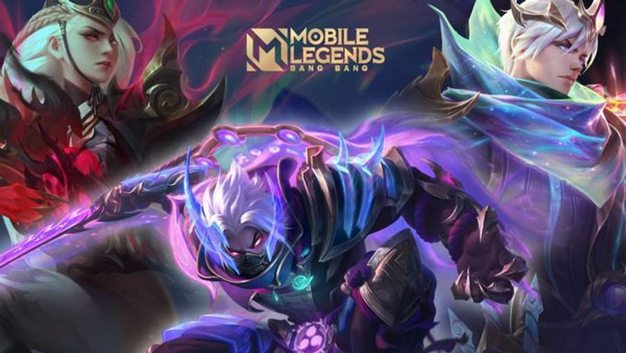 mobile legends logo 桌布 壁紙 — 三名身穿發光盔甲的奇幻戰士，以充滿活力的紫色和藍色能量碰撞，構成動態的遊戲宣傳藝術作品。