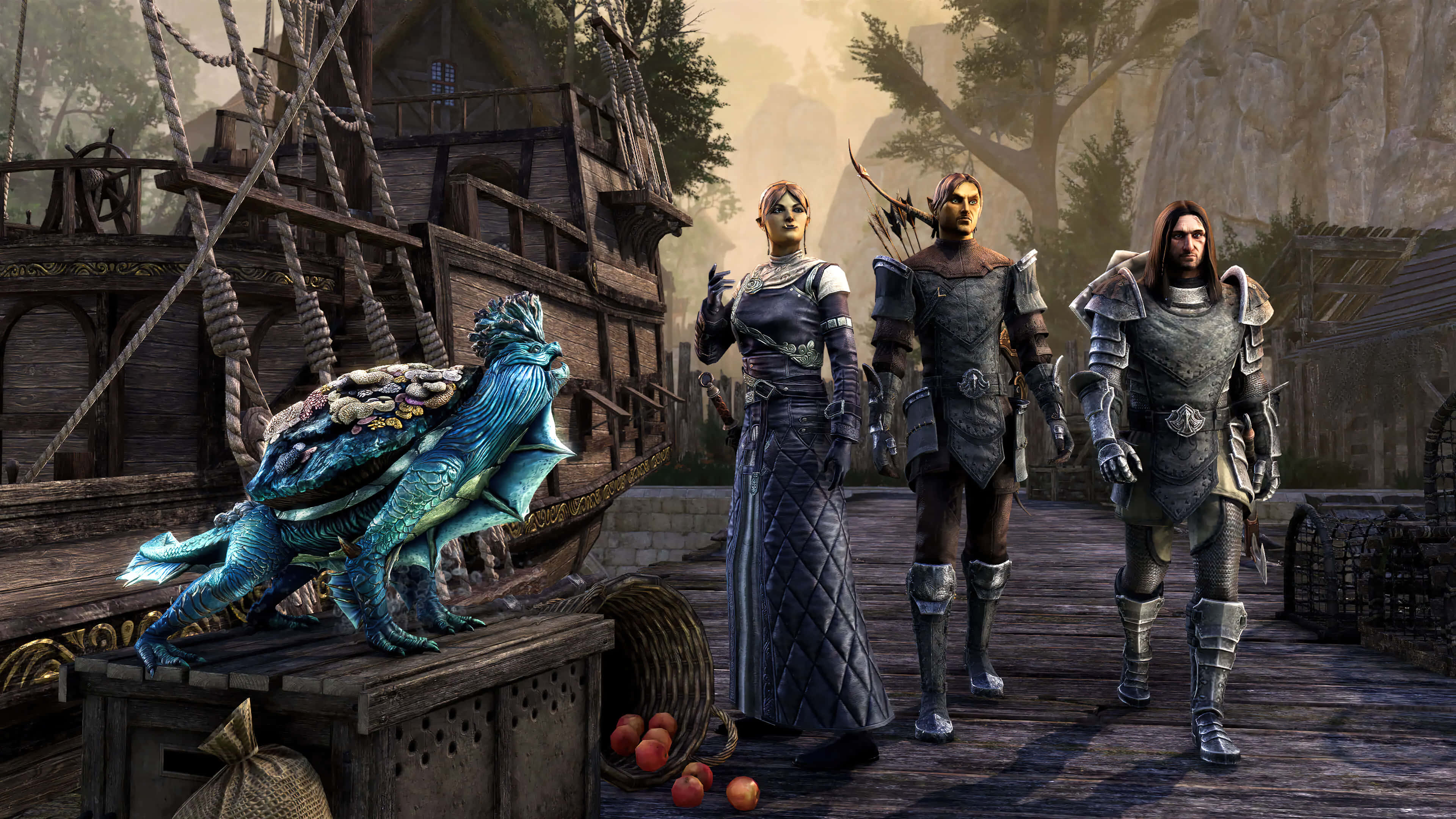 Rpg 桌布 壁紙 — 三名身穿盔甲的冒險者和一隻藍色鱗片生物站在霧氣瀰漫的奇幻港口的船旁木製碼頭上。