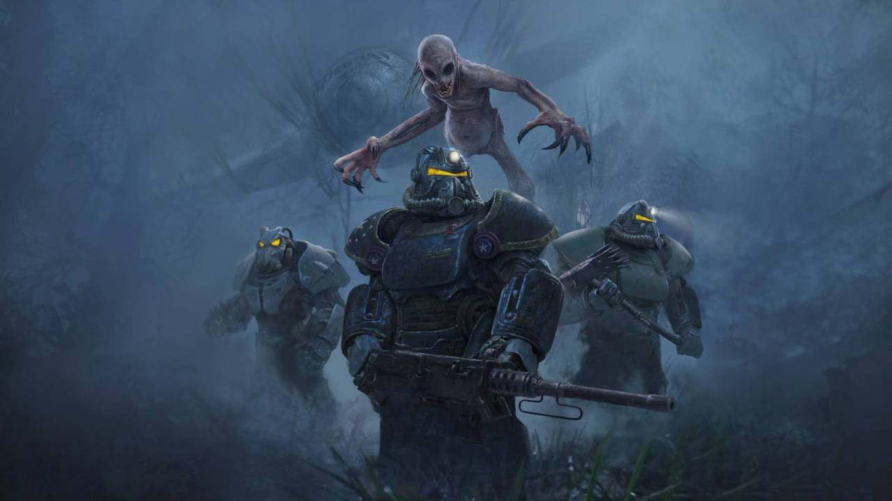 Wendigo 桌布 壁紙 — 三名身穿盔甲的士兵在夜間霧氣瀰漫、陰森詭異的森林中與一個蒼白怪異的生物對峙。