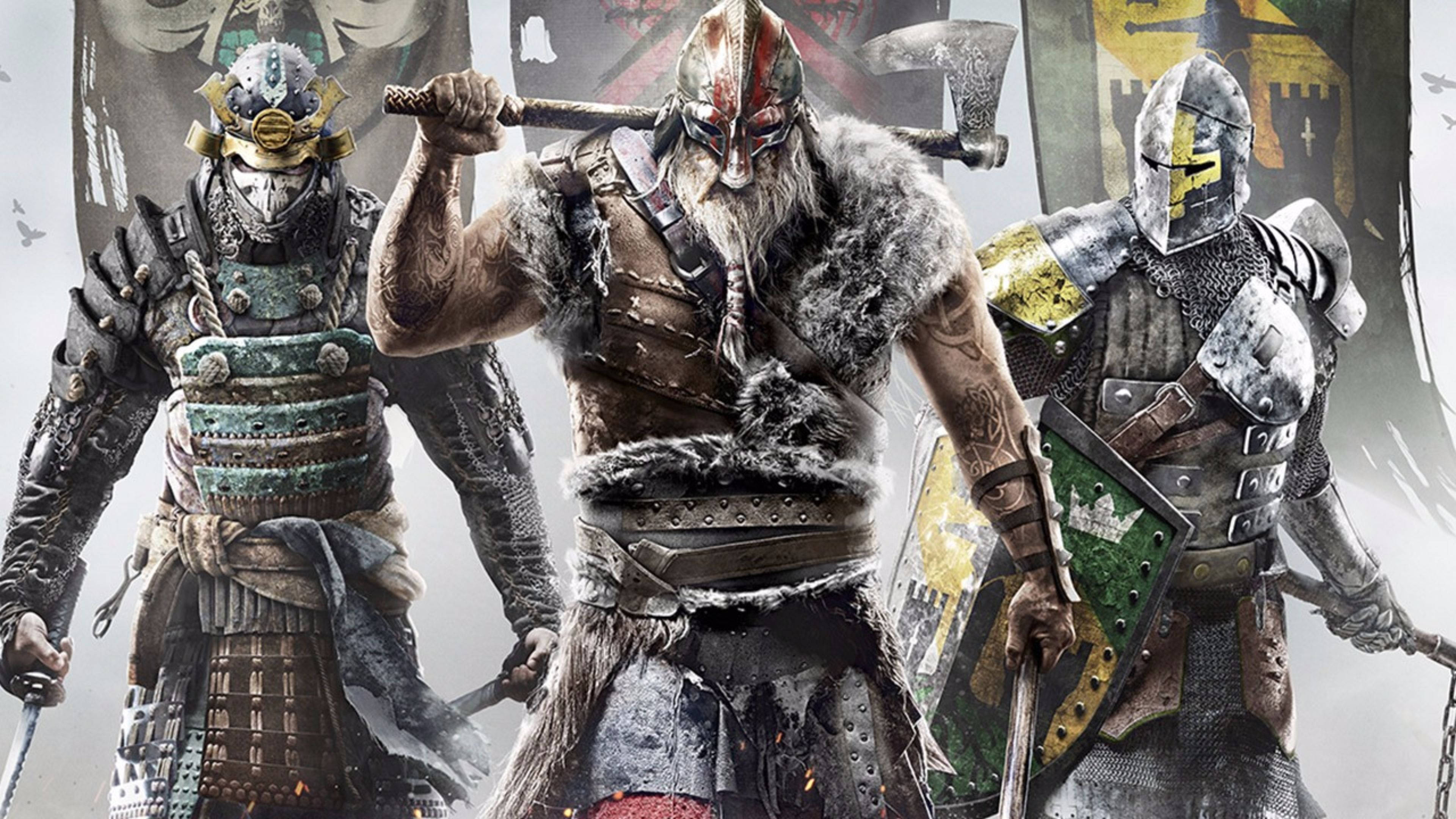 Honor 桌布 壁紙 — 三名身穿盔甲的戰士：一名武士、一名維京人和一名騎士，在霧氣瀰漫的背景前擺出戰鬥姿勢，武器出鞘。