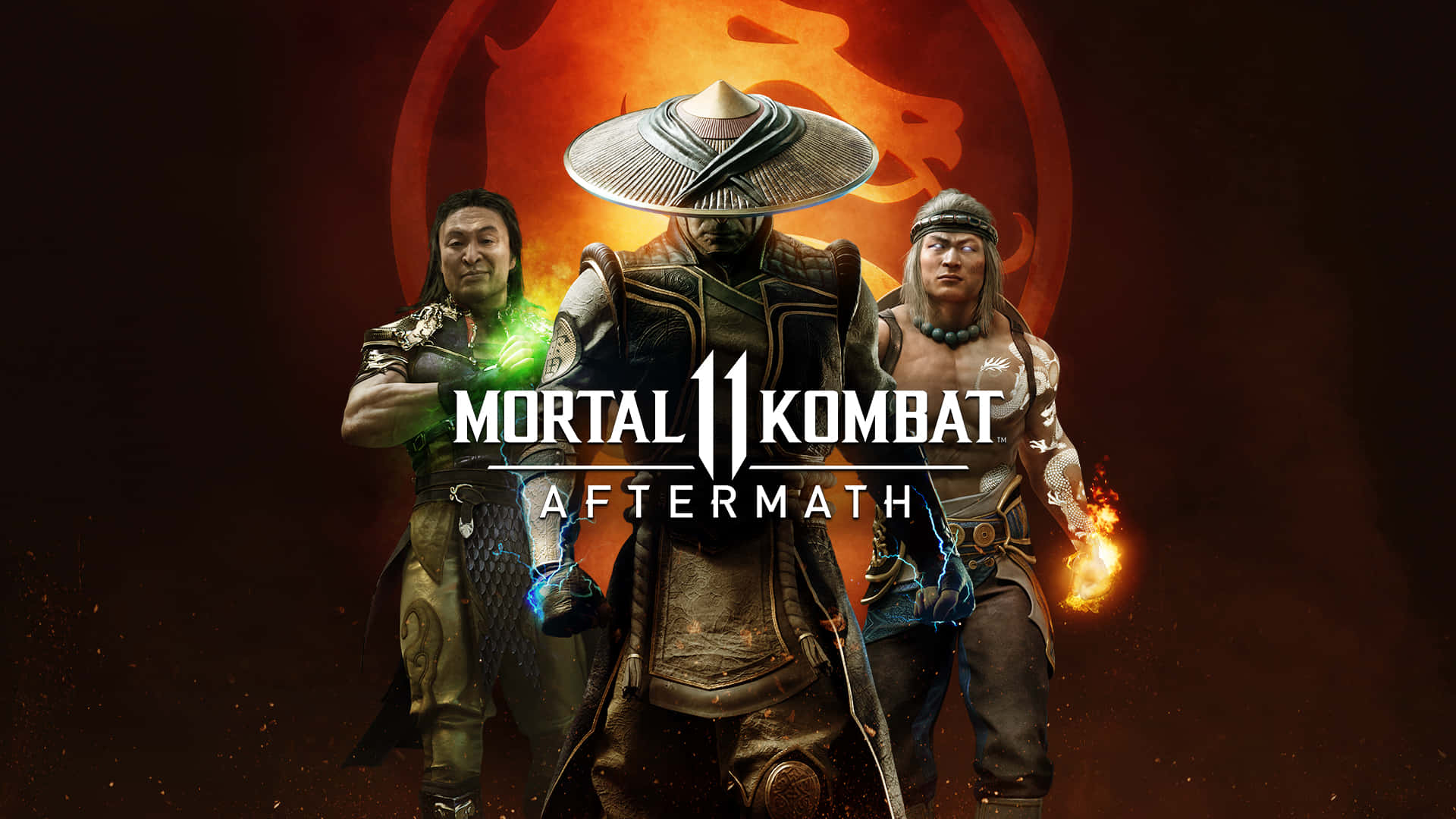 Mortal Kombat Fujin 桌布 壁紙 — 三名身穿盔甲的戰士站在一個深紅和橙色色調中發光的火焰龍徽章前。