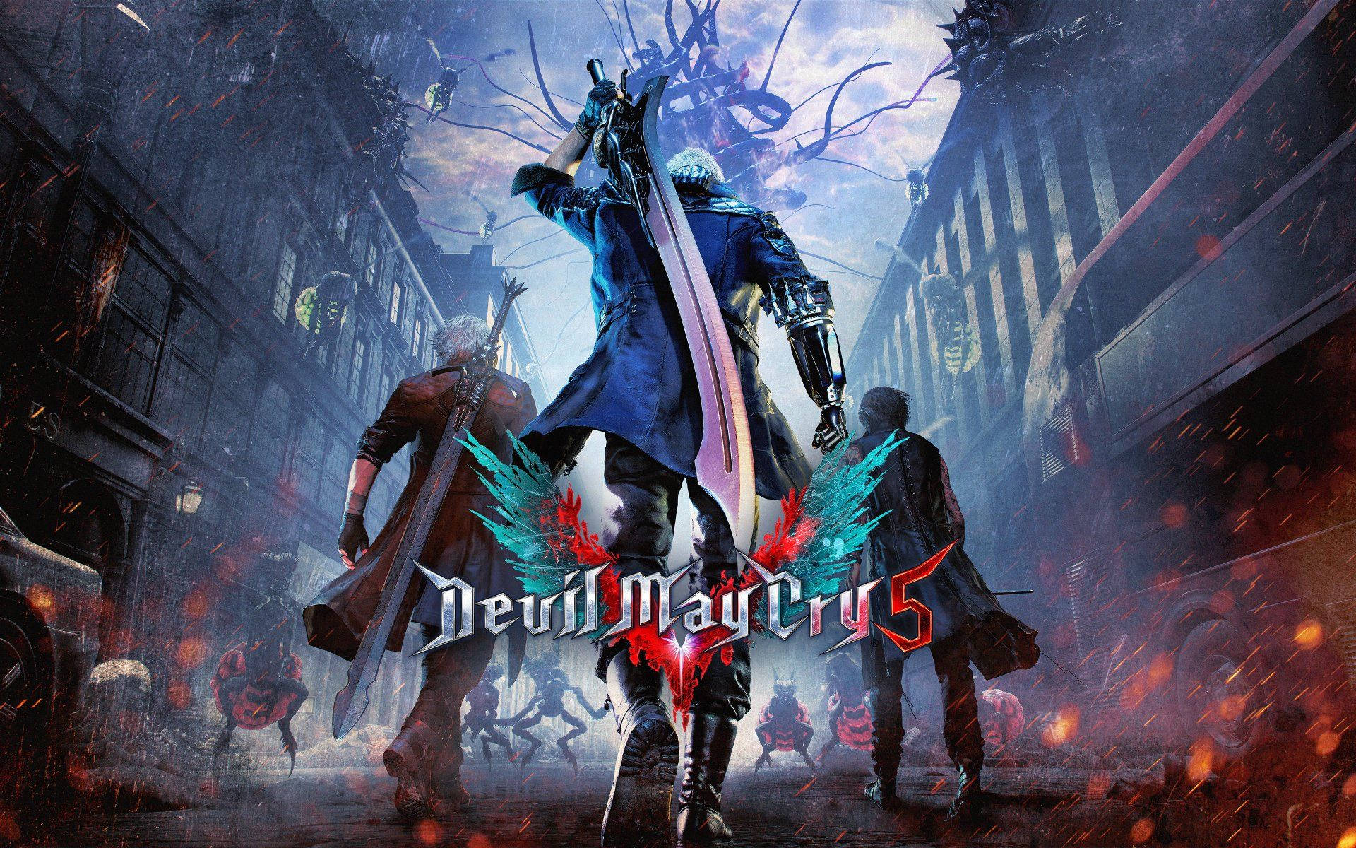 Devil May Cry 5 桌布 壁紙 — 三名身穿盔甲的戰士站在烈火熊熊的城市小巷中，揮舞著巨劍，而惡魔生物在他們周圍蜂擁而至。