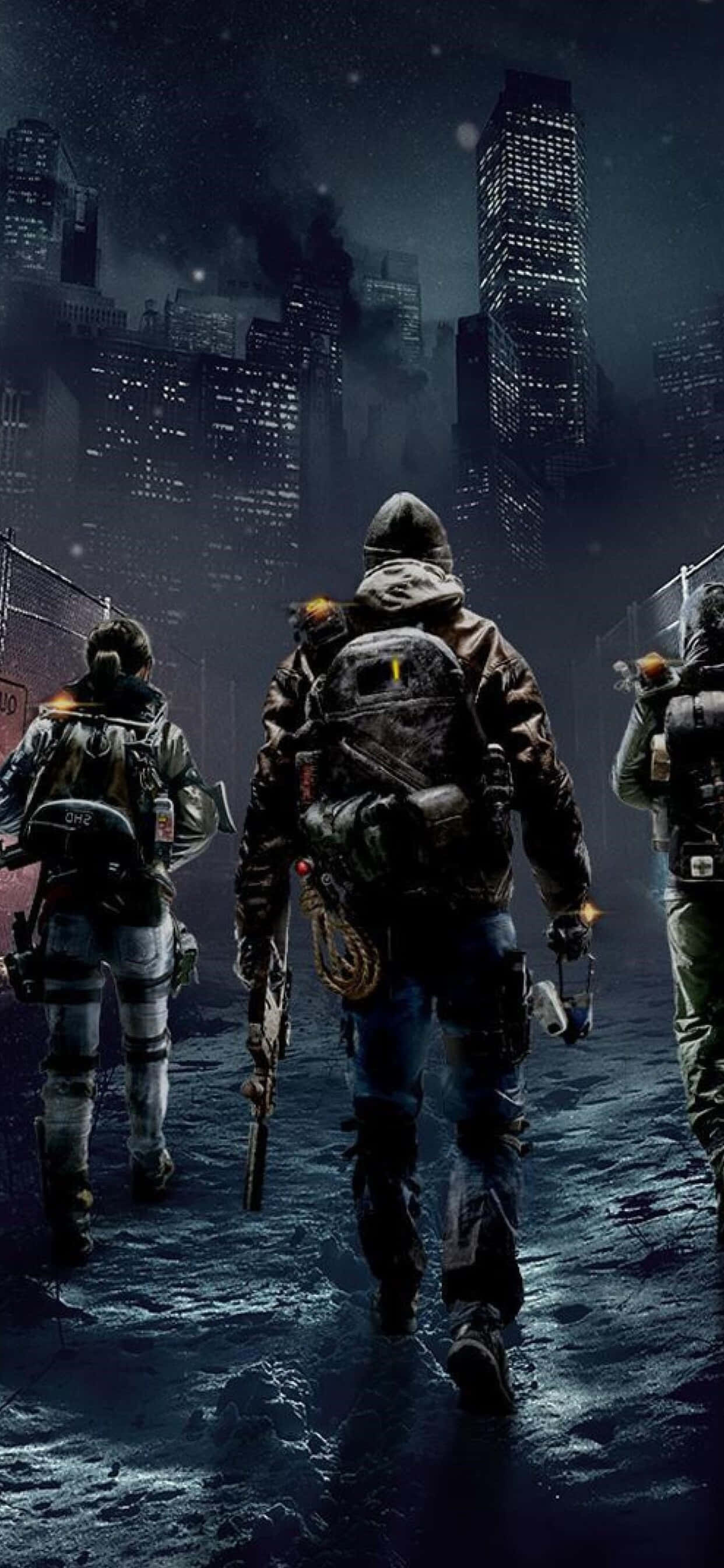iPhone Xs Max The Division 桌布 壁紙 — 三名身穿連帽裝備的武裝倖存者在星空下，夜晚穿過被洪水淹沒、霓虹燈照亮的廢墟城市。