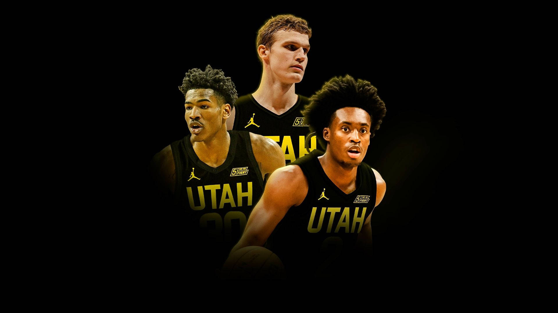 NBA 桌布 壁紙 — 三名身穿黑色和金色球衣的猶他爵士籃球運動員在深色背景下激烈擺姿勢。