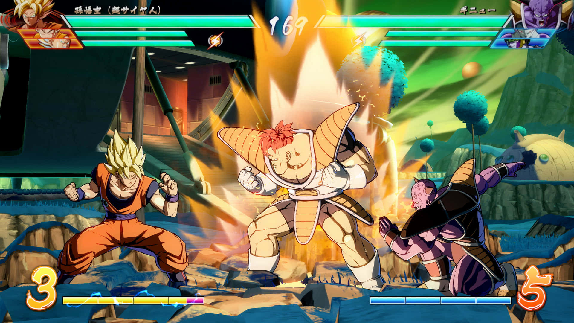 Dragon Ball Z Games 桌布 壁紙 — 三名龍珠戰士在一個岩石外星行星上進行激烈戰鬥，周圍有發光的綠色樹木和UI元素。