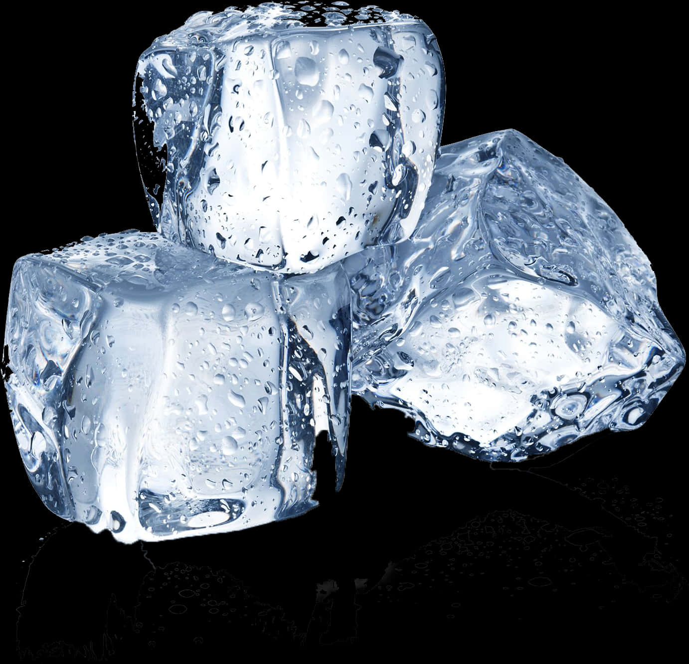 Ice Cubes 桌布 壁紙 — 三塊閃閃發光的冰塊帶著冷凝水滴，在明亮光線下放置於反射黑色表面上。
