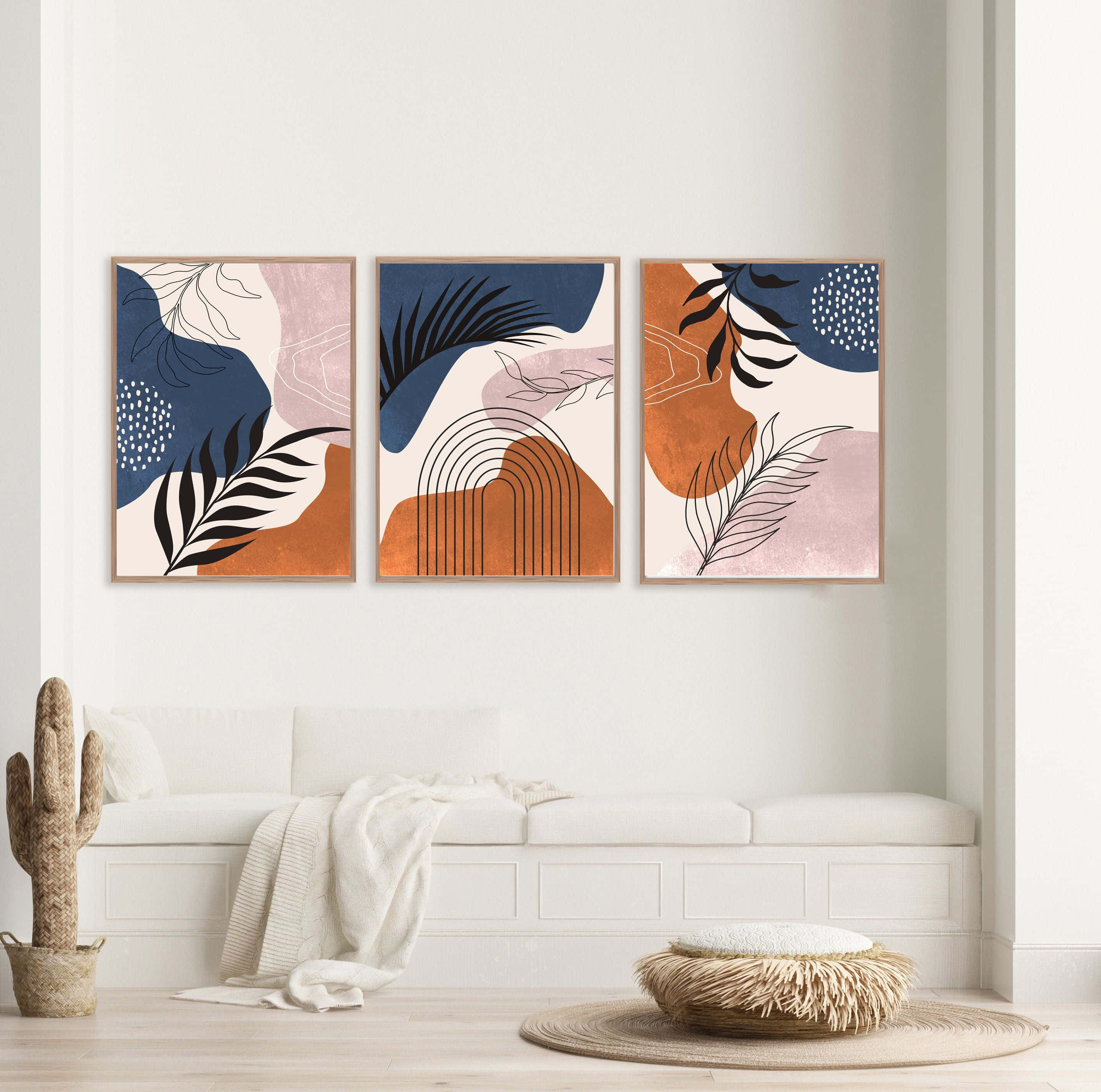 Modern Minimalist Art 桌布 壁紙 — 三幅帶有葉子和拱形圖案的藍色、橙色和粉紅色抽象藝術作品，掛在簡約客廳的白色沙發上方。