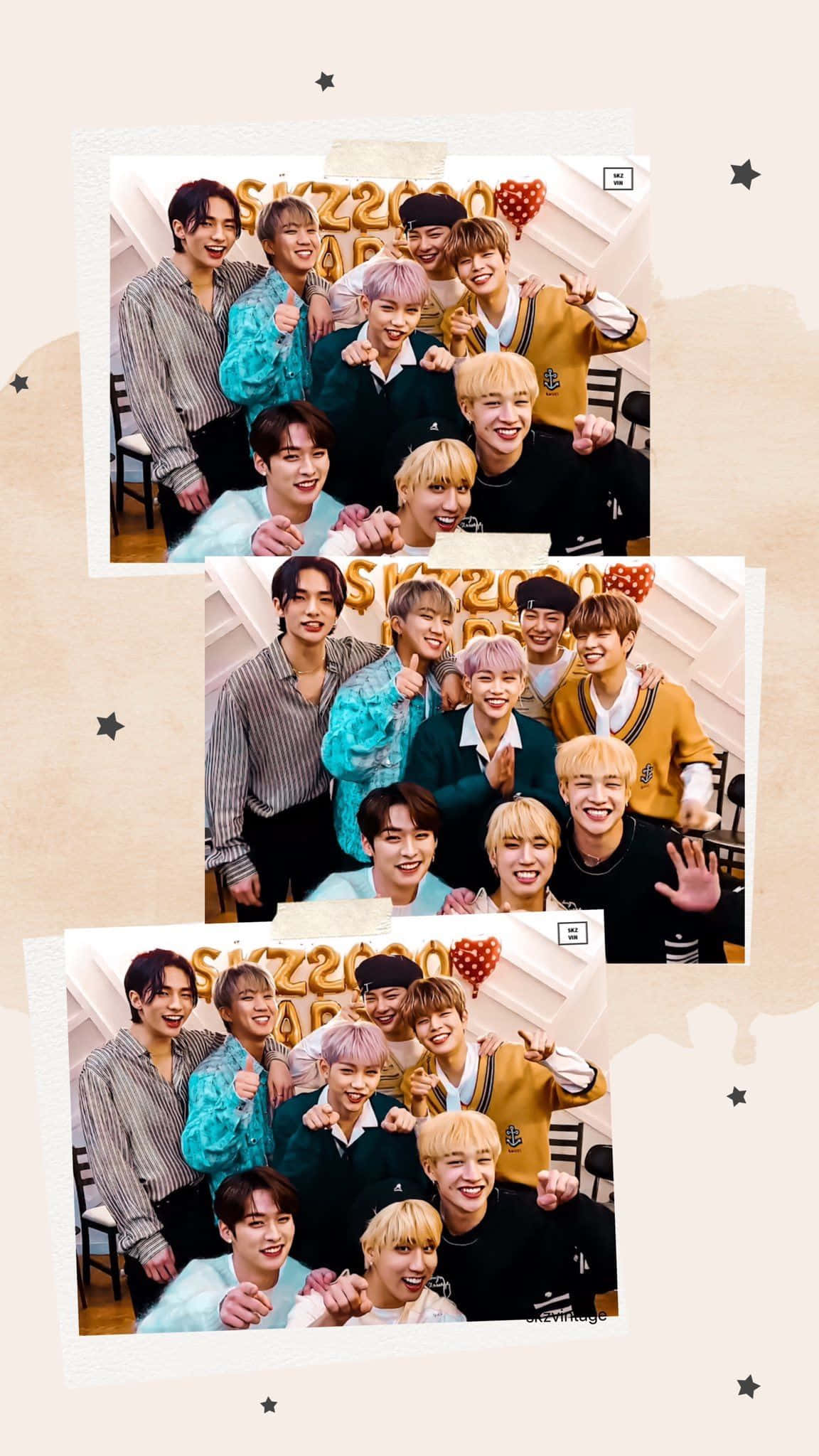 Stray Kids 2020 桌布 壁紙 — 三張相同的照片，一個微笑的K-pop團體穿著色彩繽紛的服裝和心形裝飾一起擺姿勢。