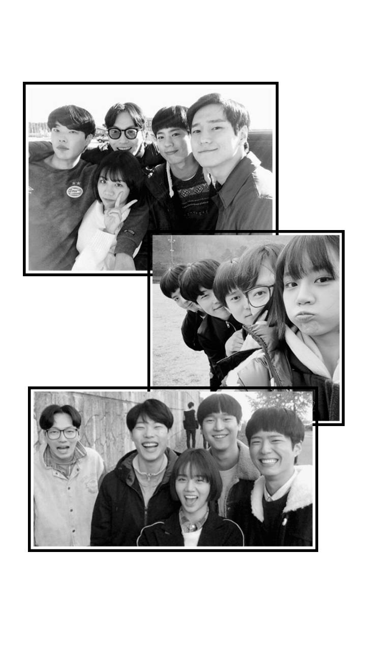 Reply 1988 桌布 壁紙 — 三張黑白照片拼貼展示了年輕人在不同團體照中擺出俏皮姿勢，表情豐富。