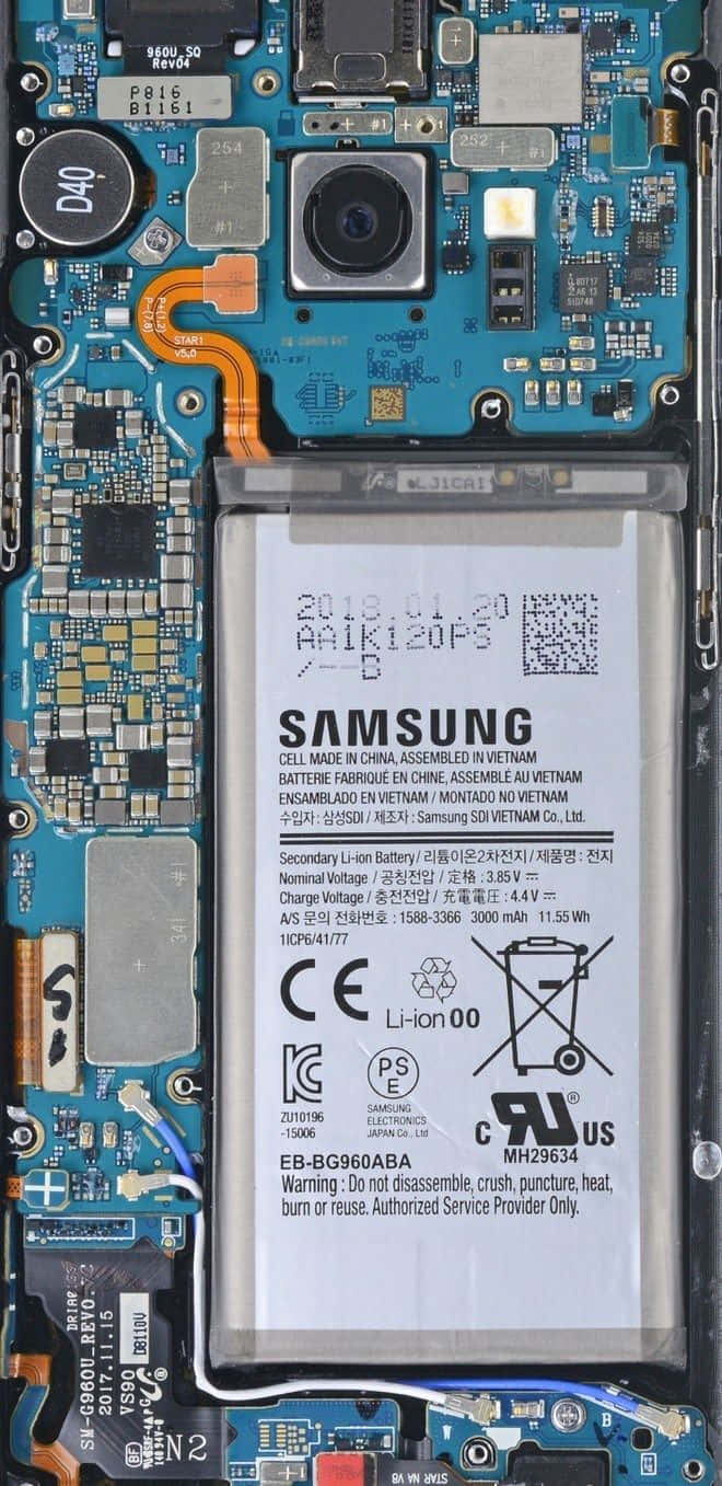Phone Inside 桌布 壁紙 — 三星智慧型手機拆解特寫，揭示複雜電路和電池細節。
