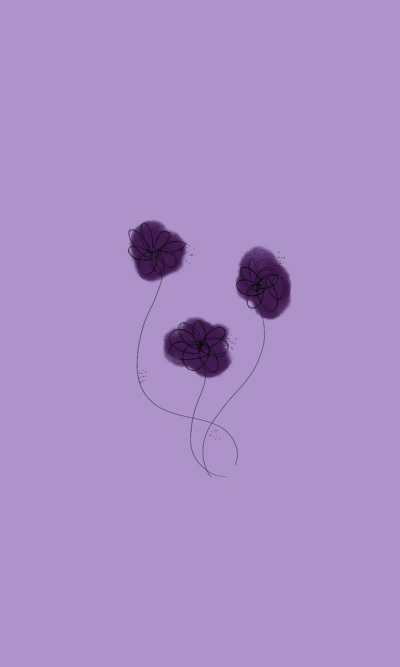 Kawaii Purple 桌布 壁紙 — 三朵風格化的紫色花朵，帶有精緻的莖，漂浮在柔和的薰衣草背景上。