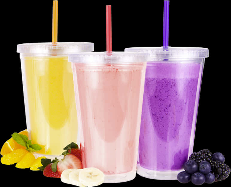 Fruit Juice 桌布 壁紙 — 三杯色彩鮮豔的冰沙放在透明杯中，附有吸管，周圍是新鮮水果，背景為黑色。
