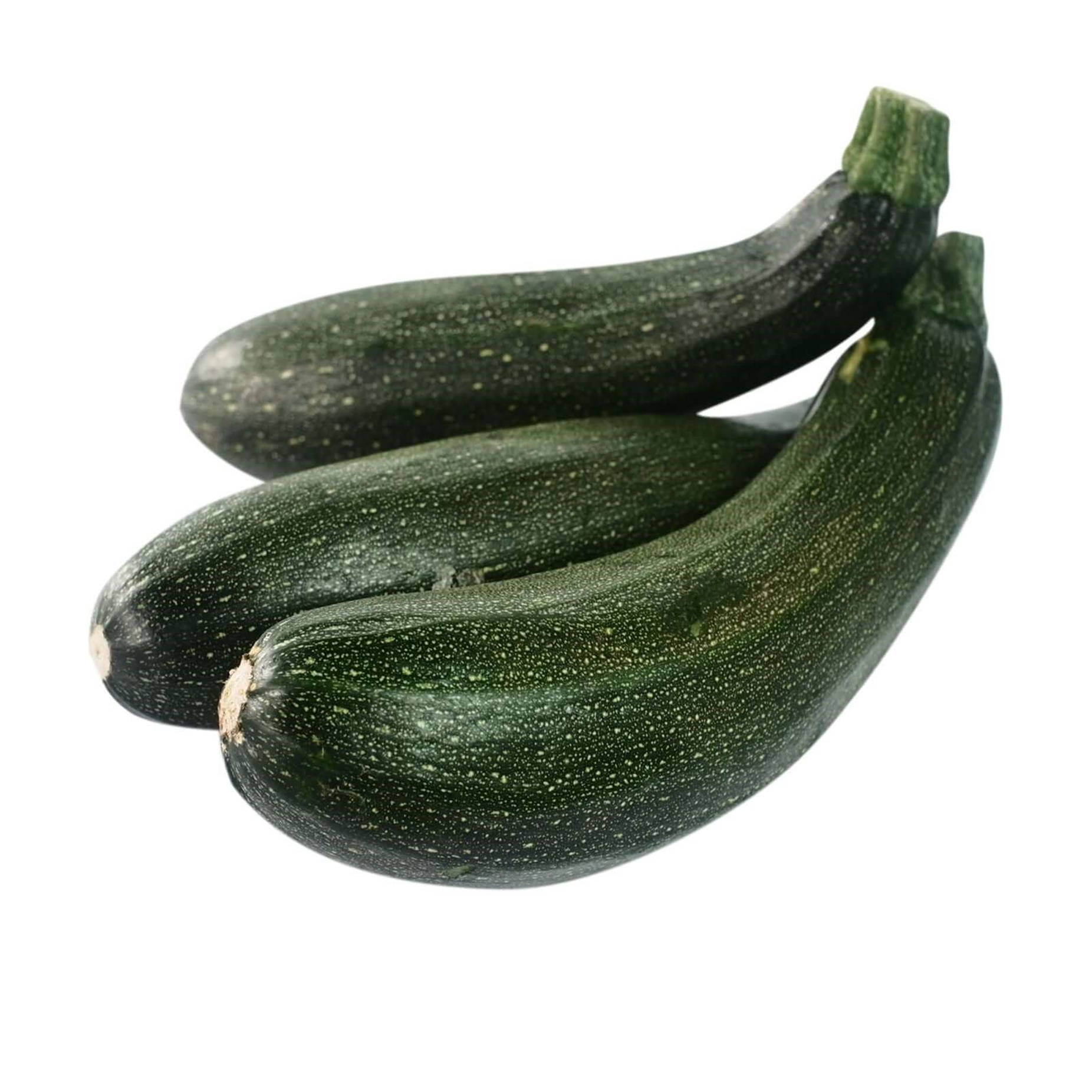 Zucchini 桌布 壁紙 — 三條深綠色櫛瓜帶有淺色斑點，在純白背景上展示其彎曲形狀和莖部。