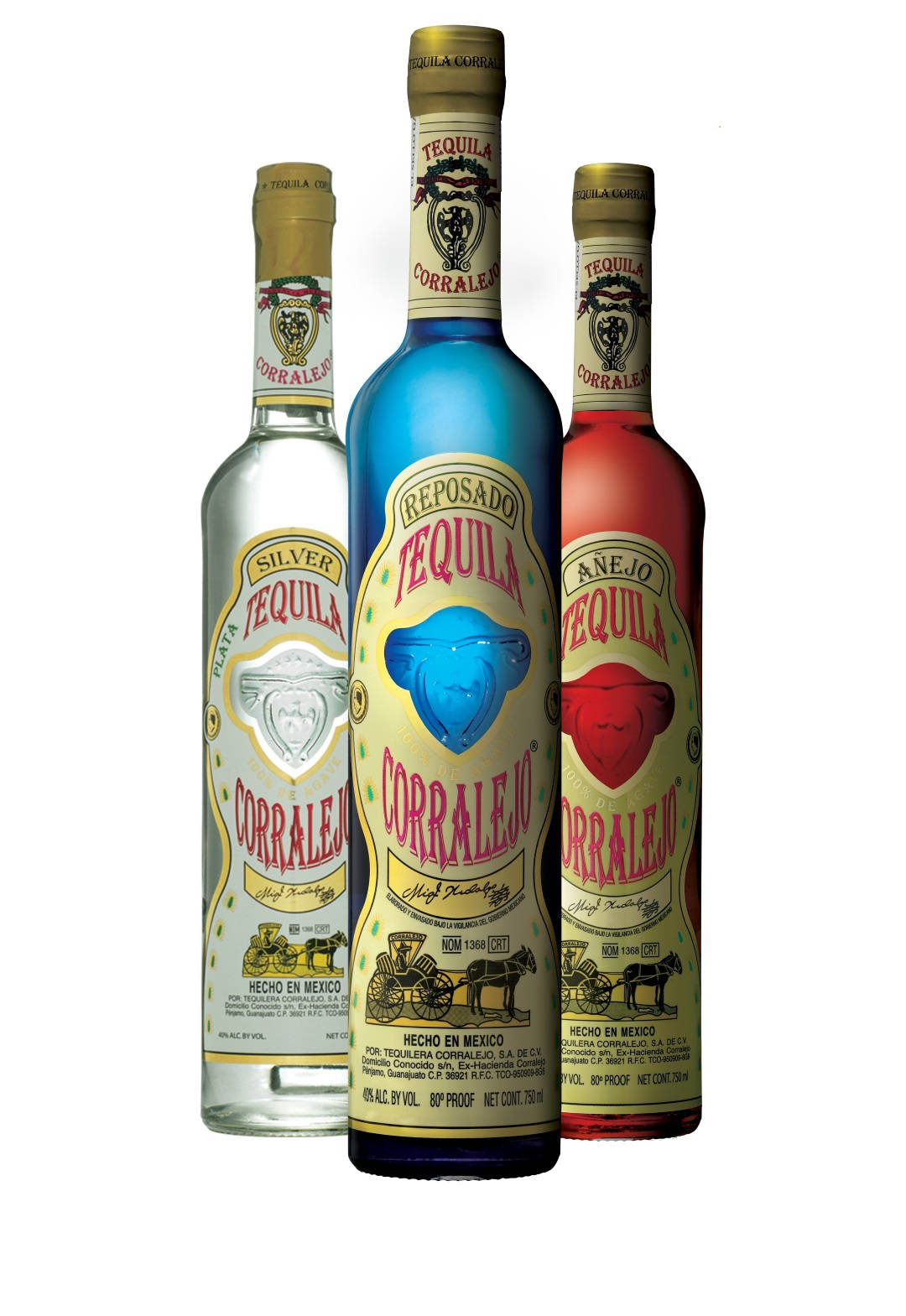 bottle 桌布 壁紙 — 三瓶 Corralejo 龍舌蘭酒銀色 reposado 和 añejo 並排站在乾淨的白色背景前，展示其獨特的顏色和標籤。