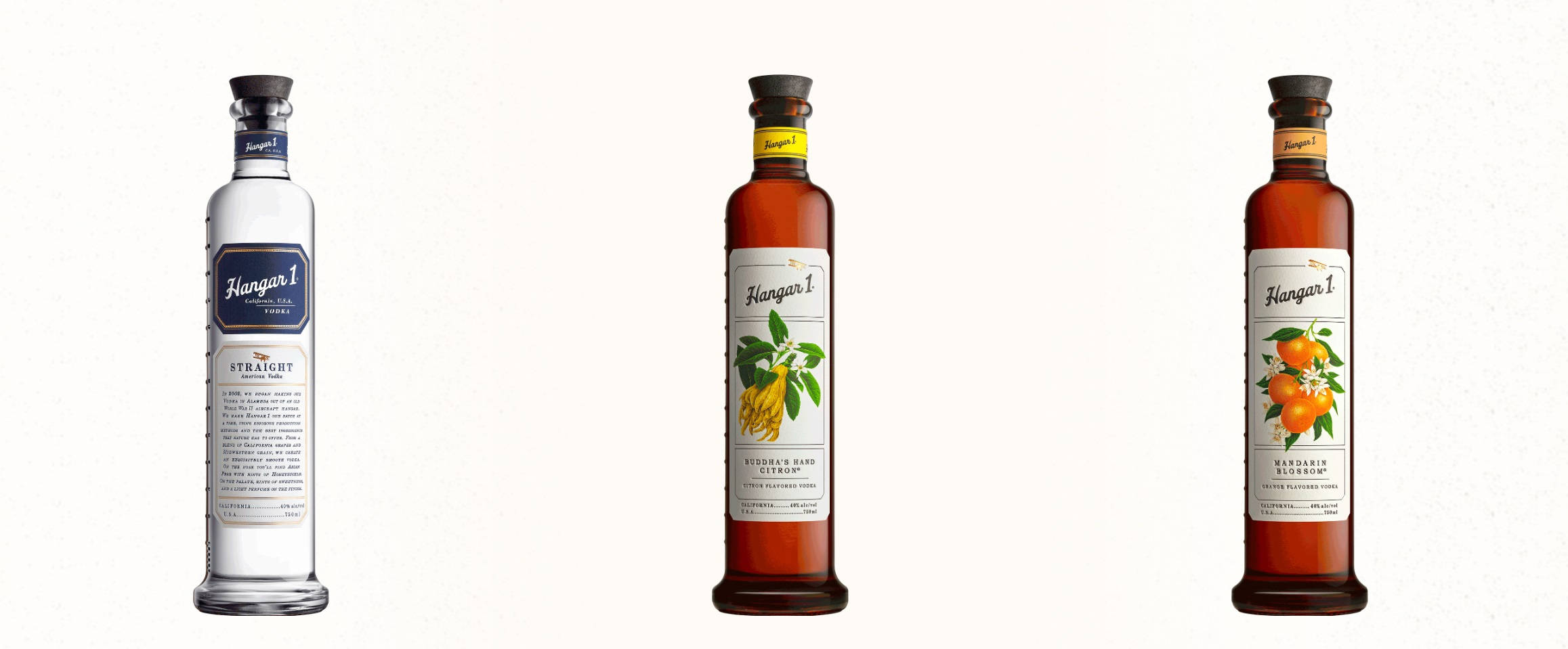 alcohol 桌布 壁紙 — 三瓶Hungar 1烈酒並排展示在潔白背景上，展現不同風味。